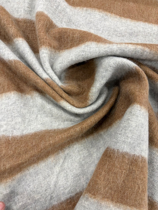 EDDY 025 knitted wool with horizontal stripes