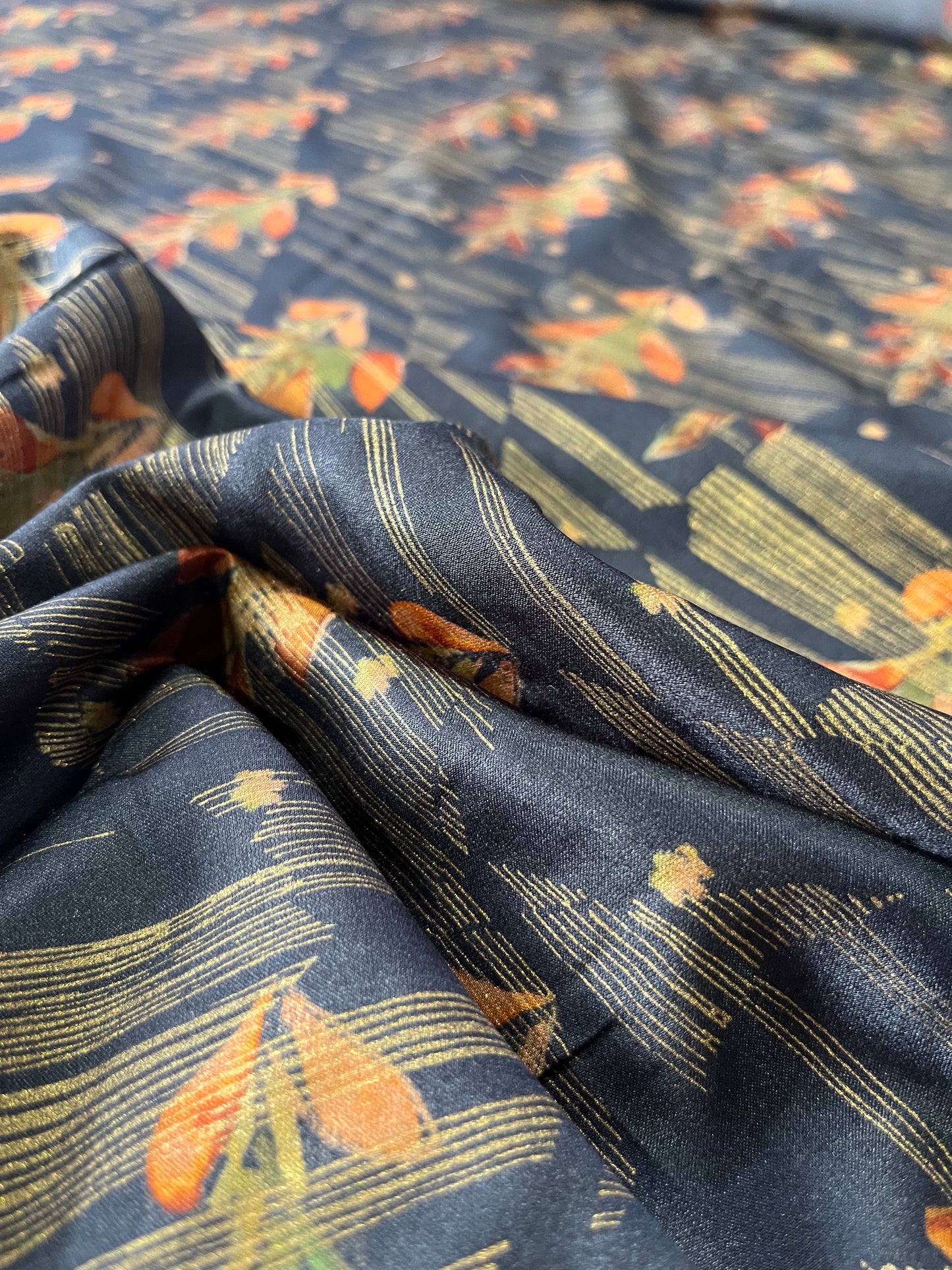 C02 POM 515 viscose satin with flowers and gold stripes