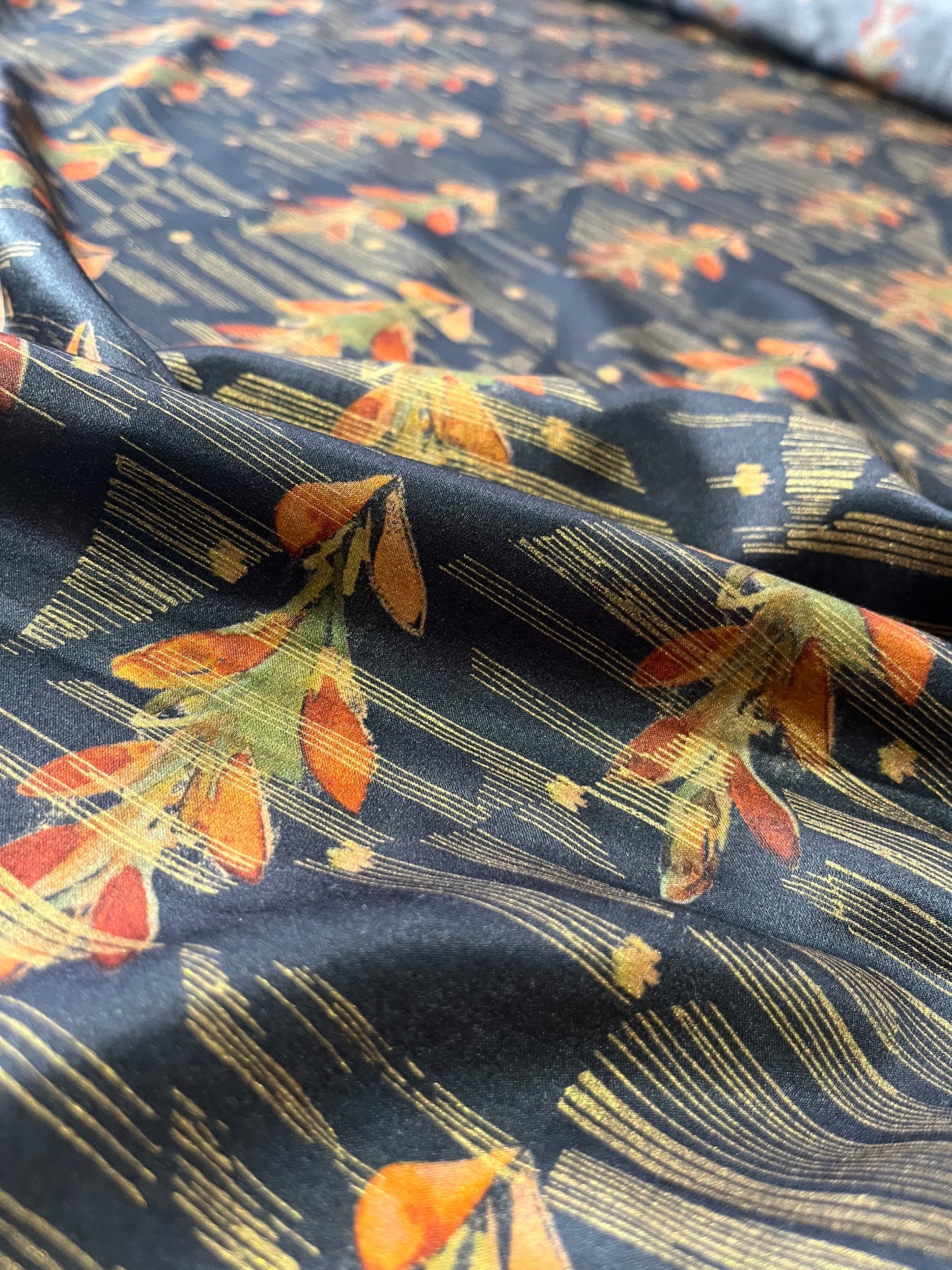 C02 POM 515 viscose satin with flowers and gold stripes