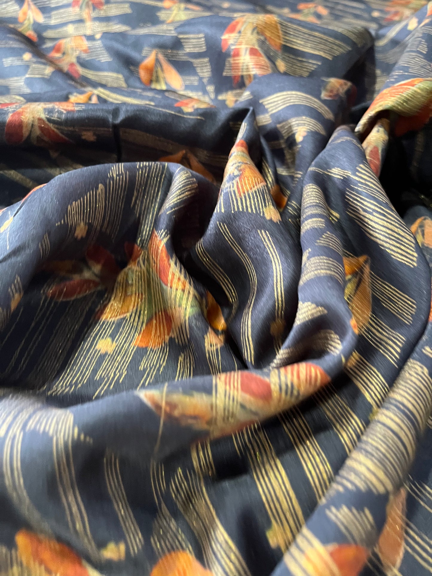 C02 POM 515 viscose satin with flowers and gold stripes