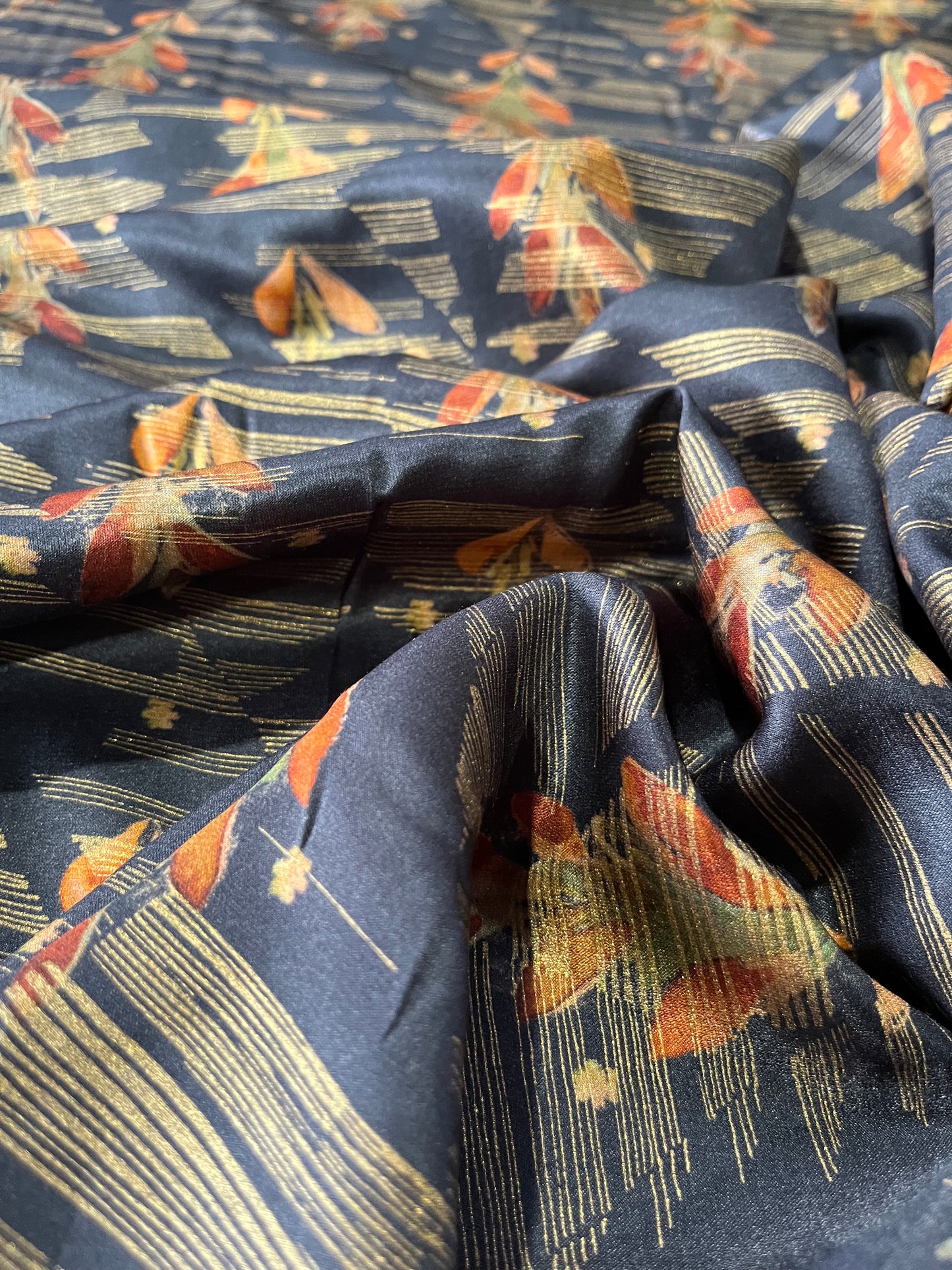C02 POM 515 viscose satin with flowers and gold stripes