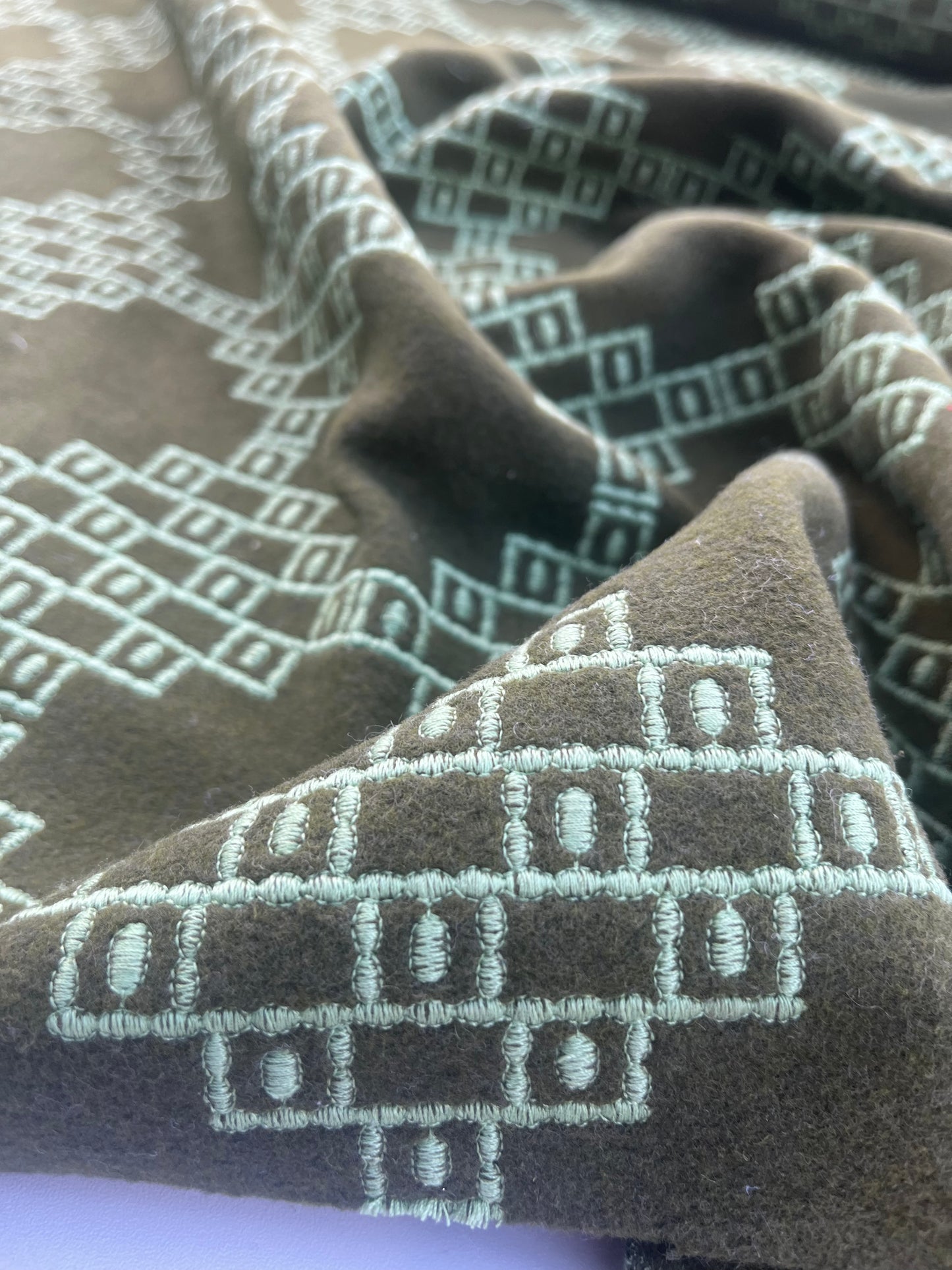 HERA 016 wool jacquard olive/mint