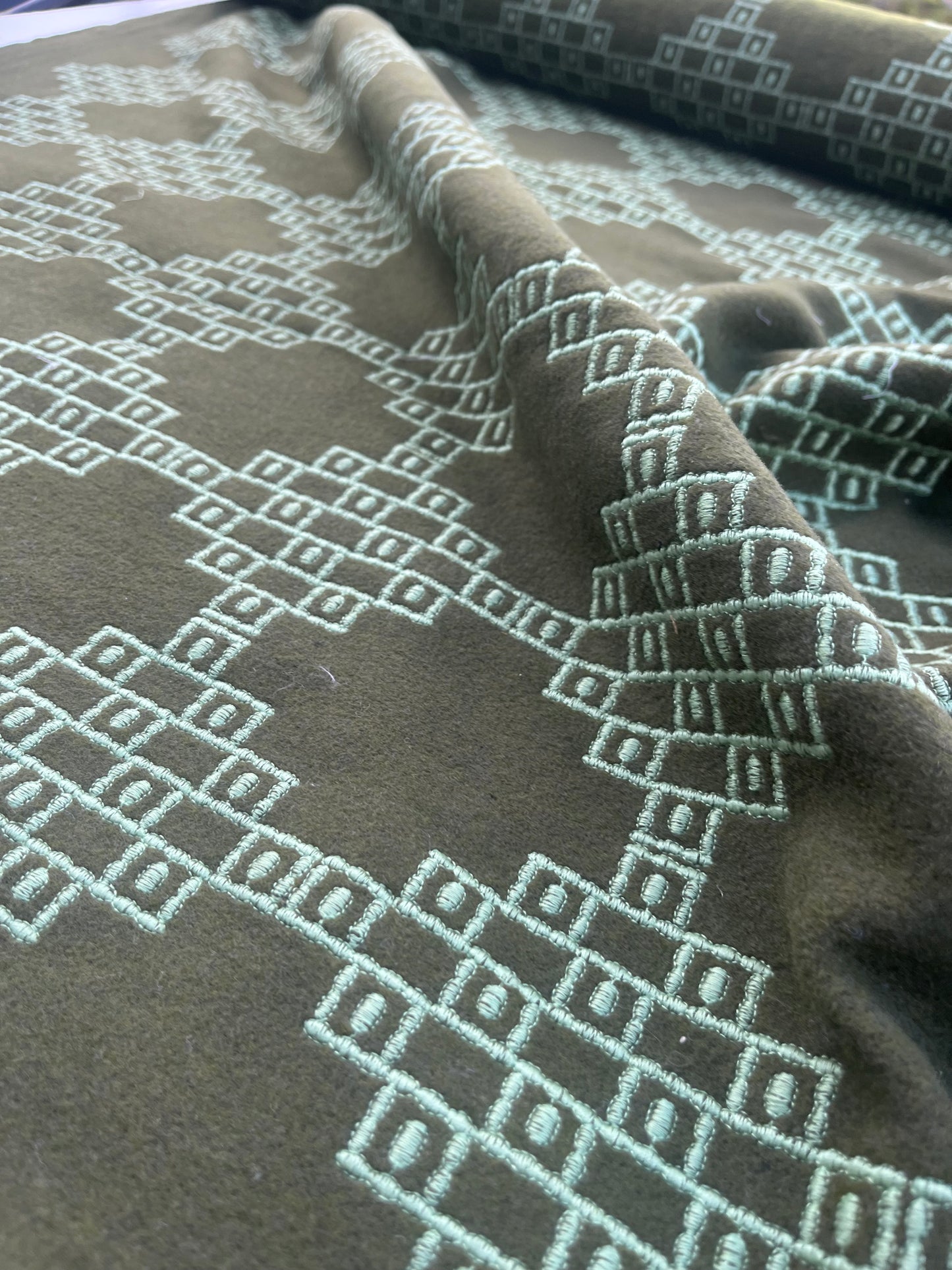 HERA 016 wool jacquard olive/mint