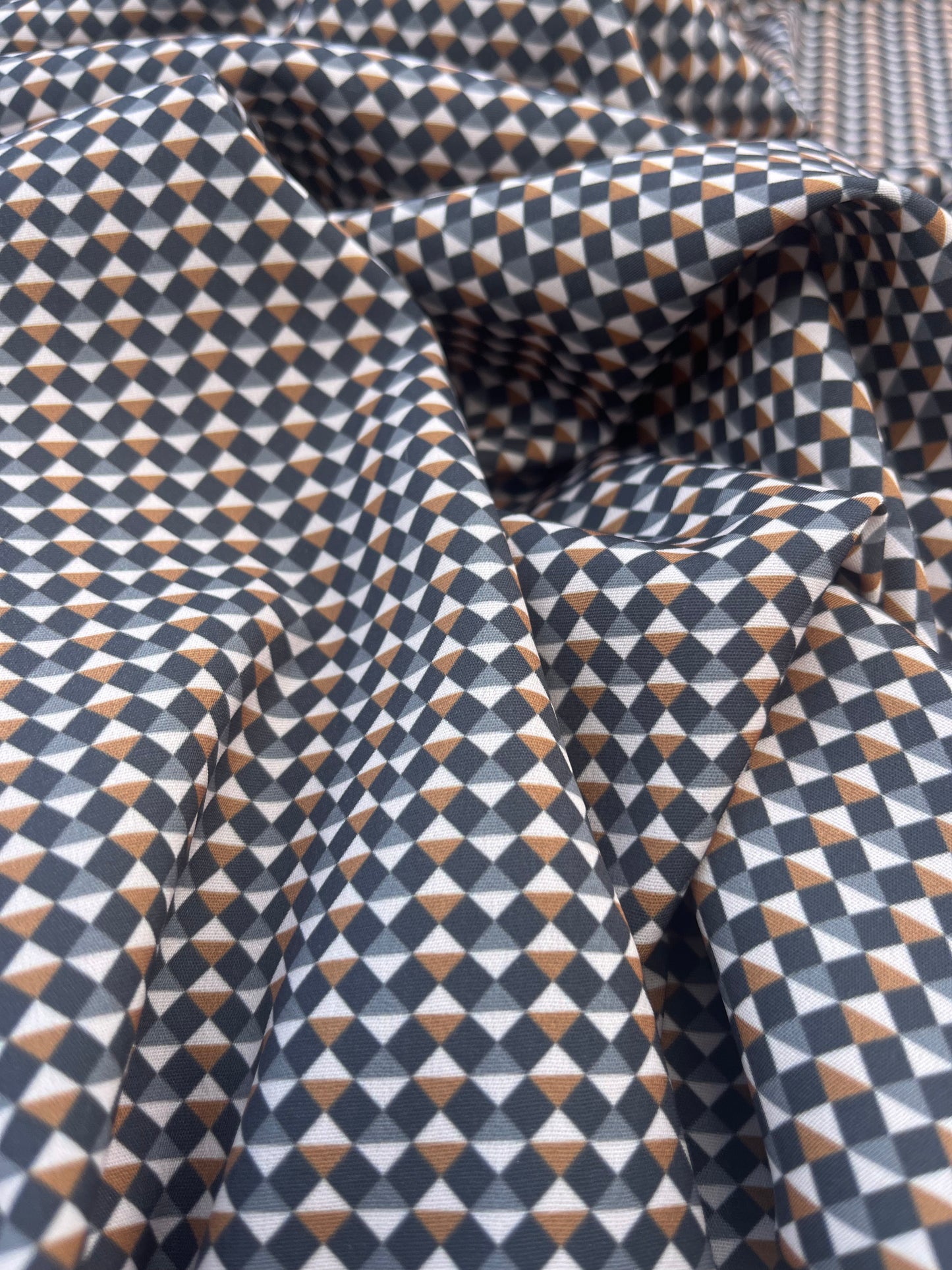 HERA 023 silky satin geometrical micro print