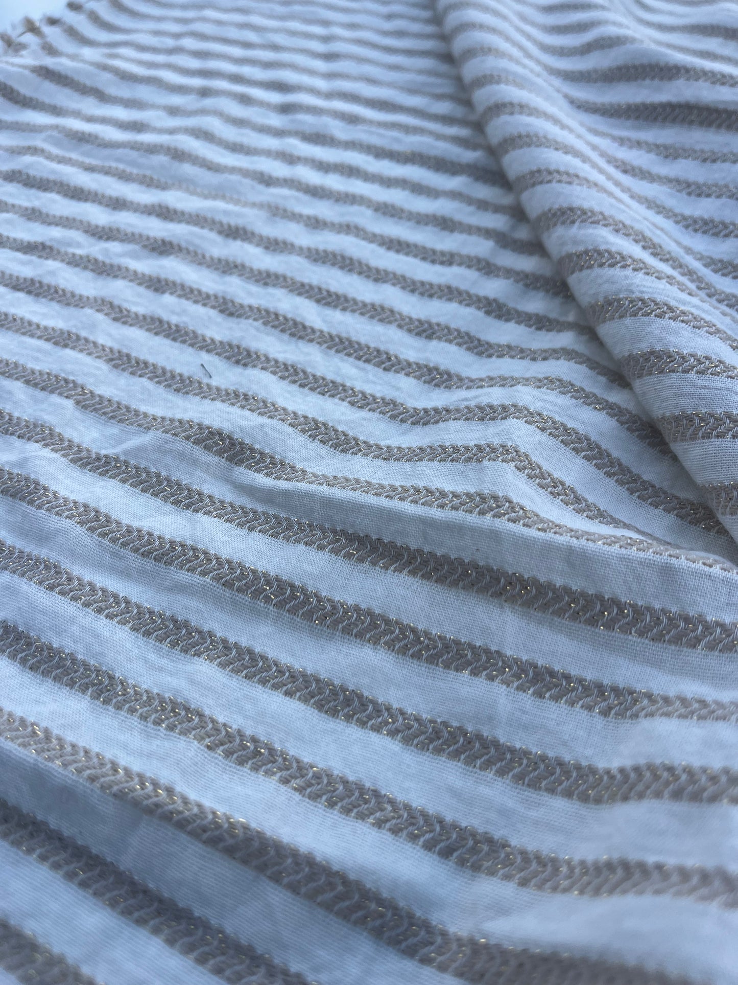 HERA 029 Gauze jacquard fishbone ecru/gold