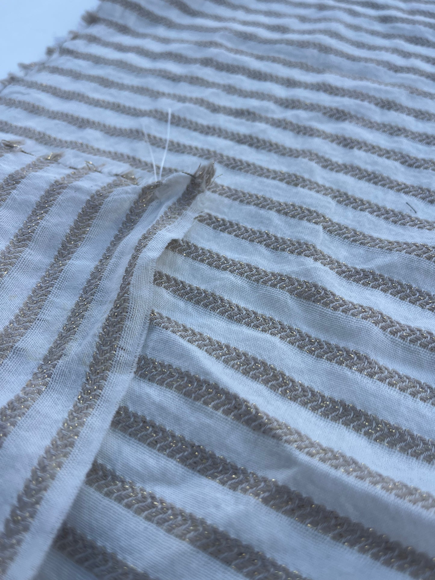 HERA 029 Gauze jacquard fishbone ecru/gold