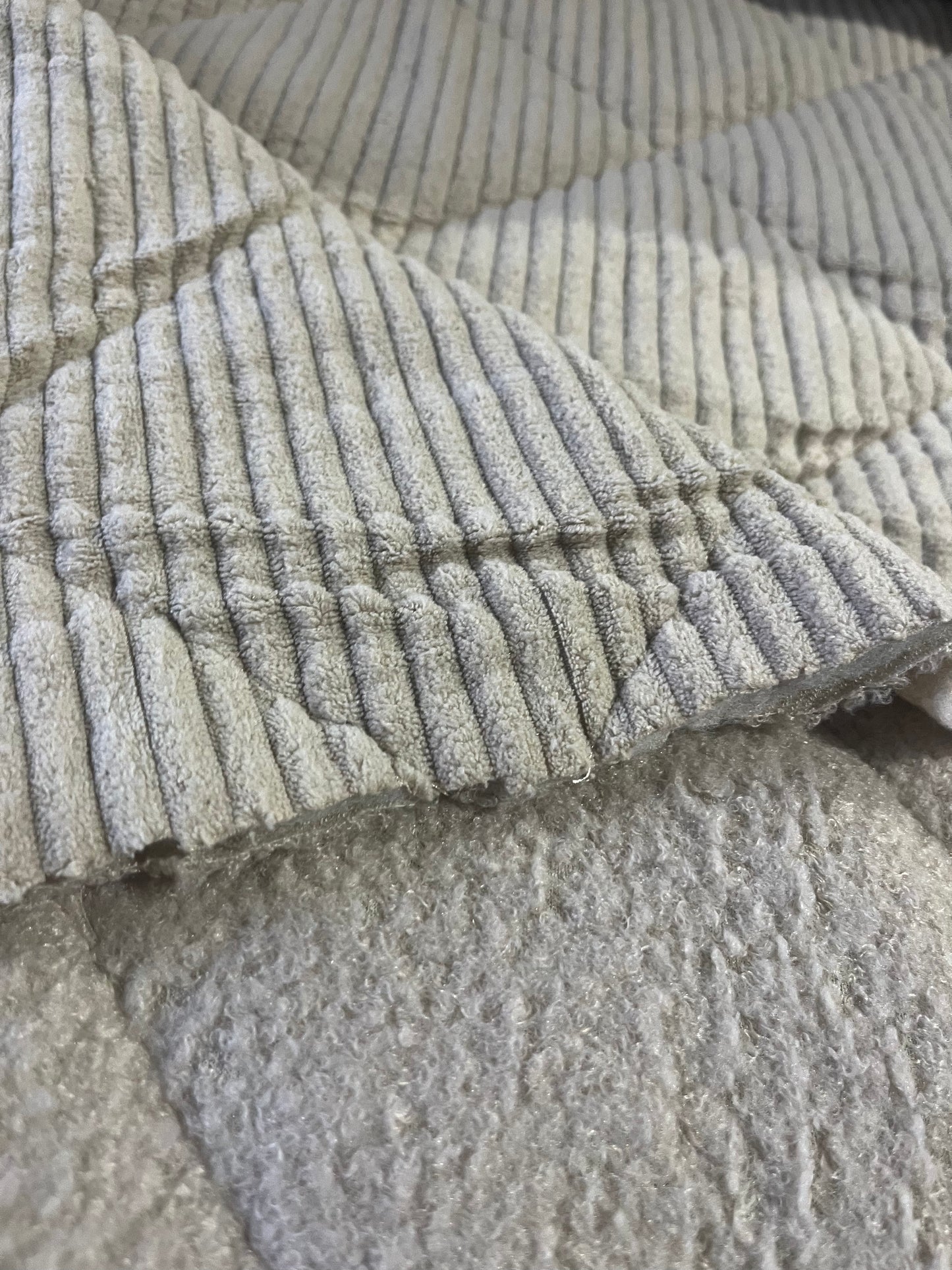 XII 002 quitled velvet sand