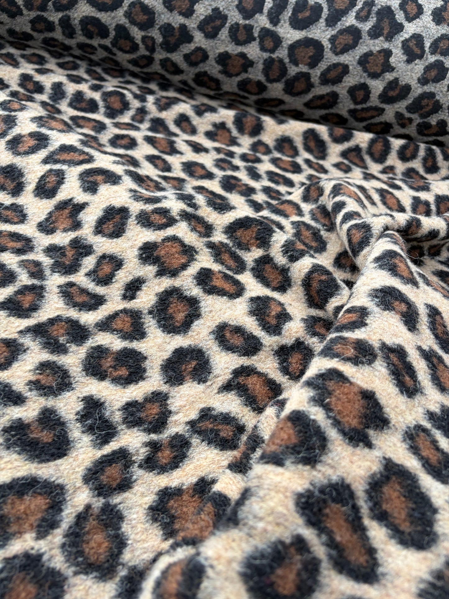 WILD WOOL 007 black/sand leopard heavy boiled wool
