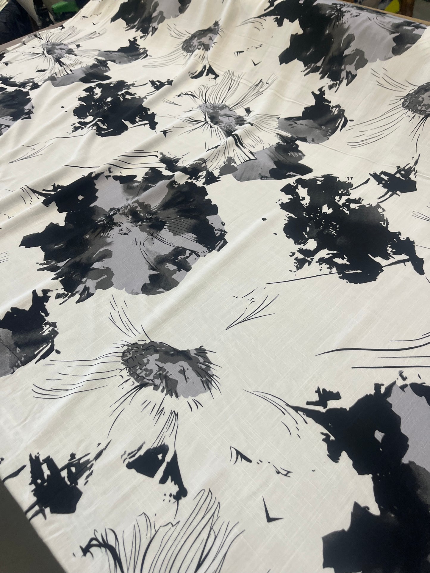 BAPTISTE 009 viscose giant flower white/black