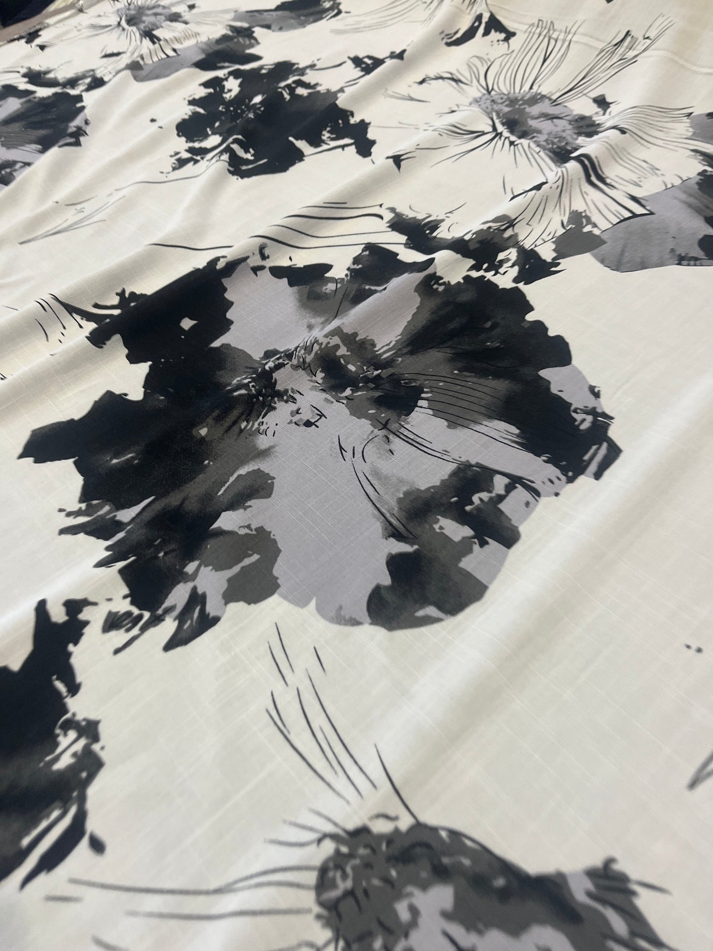 BAPTISTE 009 viscose giant flower white/black