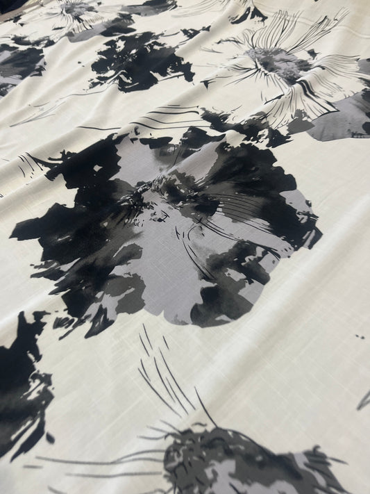 BAPTISTE 009 viscose  giant flower white/black