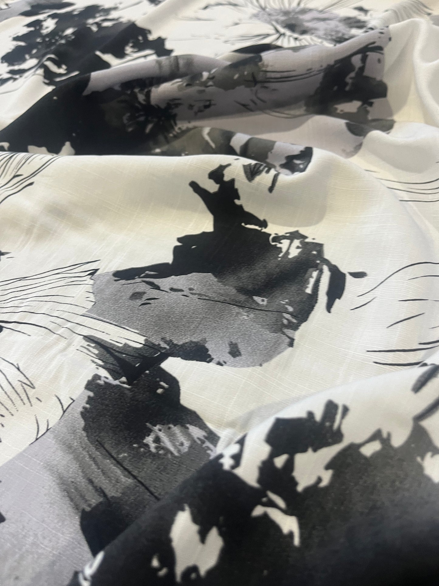 BAPTISTE 009 viscose giant flower white/black