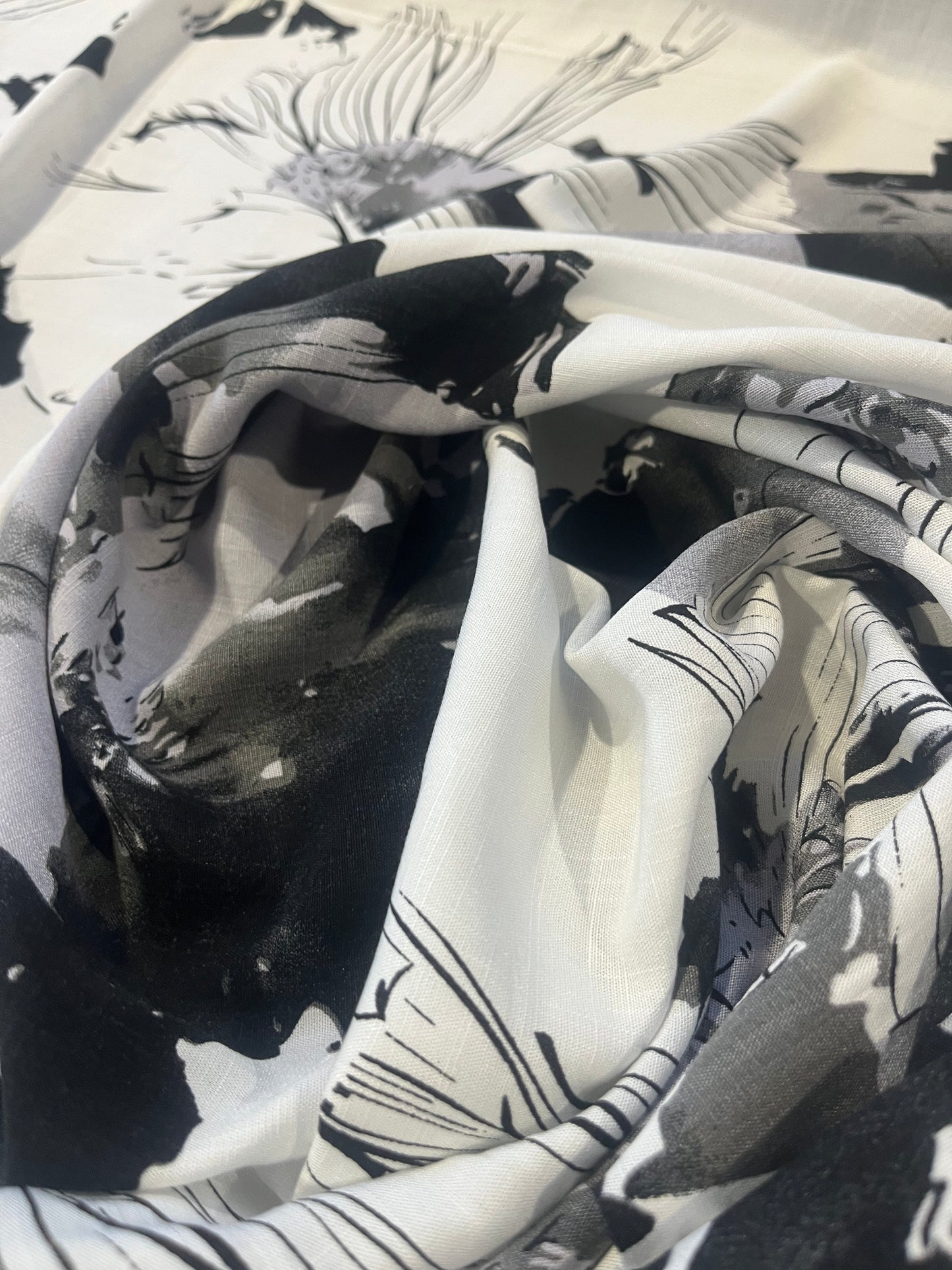 BAPTISTE 009 viscose giant flower white/black