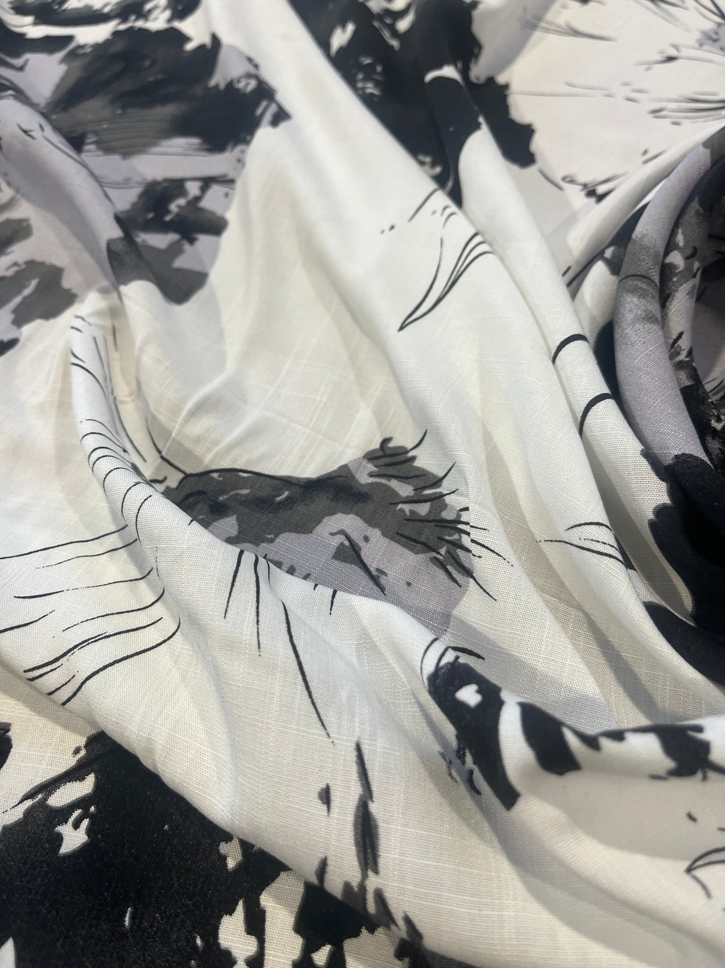 BAPTISTE 009 viscose giant flower white/black