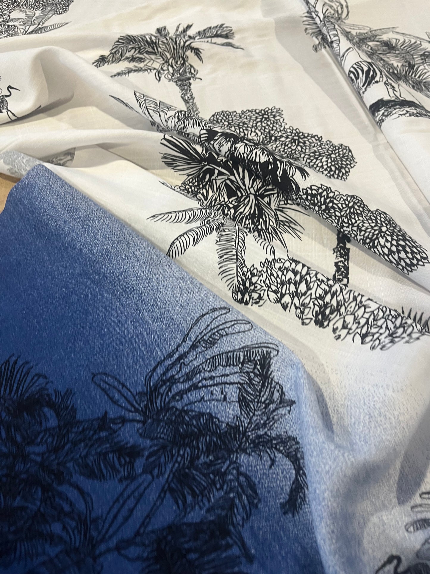 BAPTISTE 012 viscose single border "Palm Beach" black/blue