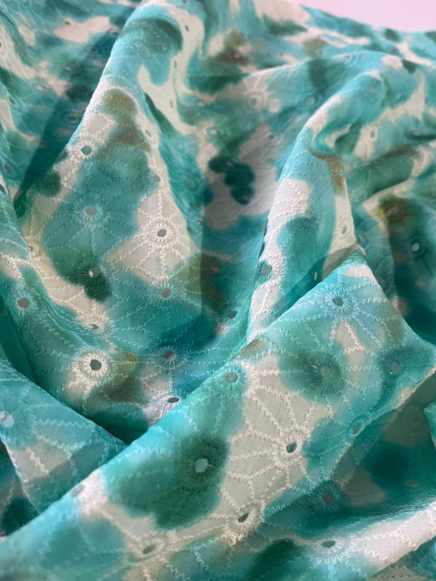 XII 028 broderie anglaise tie dye green