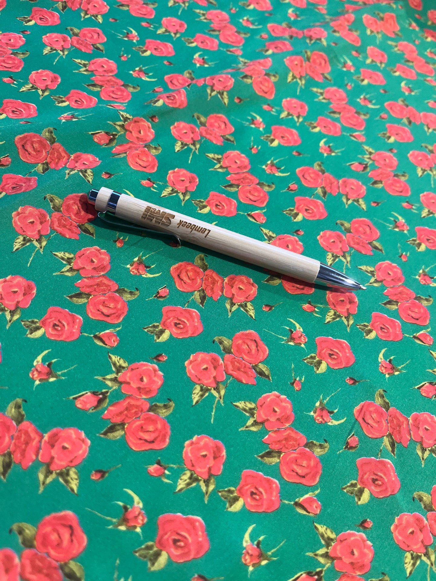 XII 058 viscose print red roses on green field