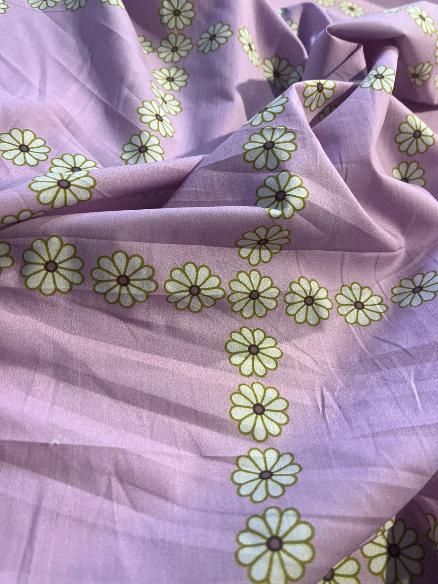XII 061 cotton poplin lilac daffodils