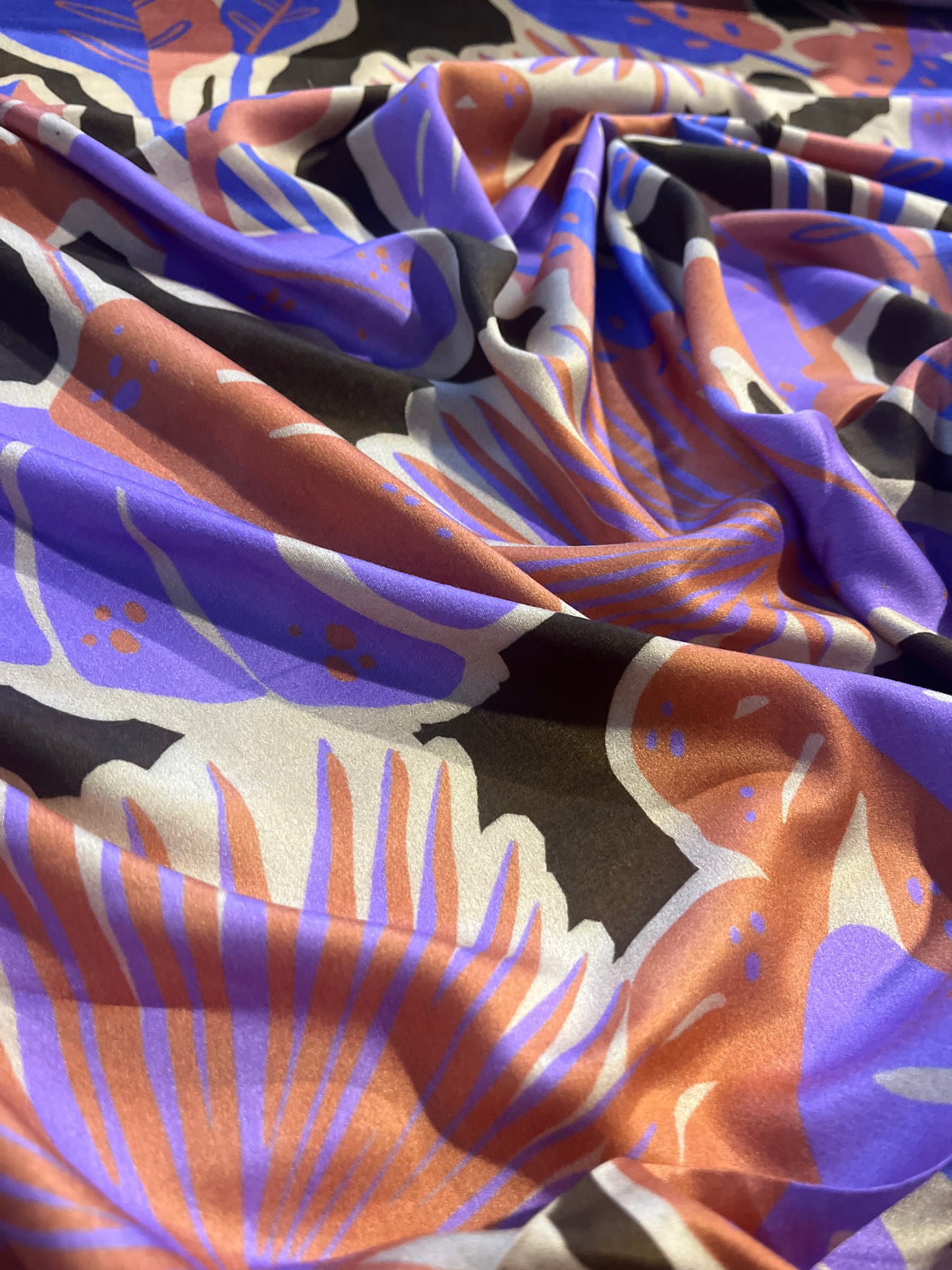 XII 062 satin viscose jungle print lilac/pink/brown