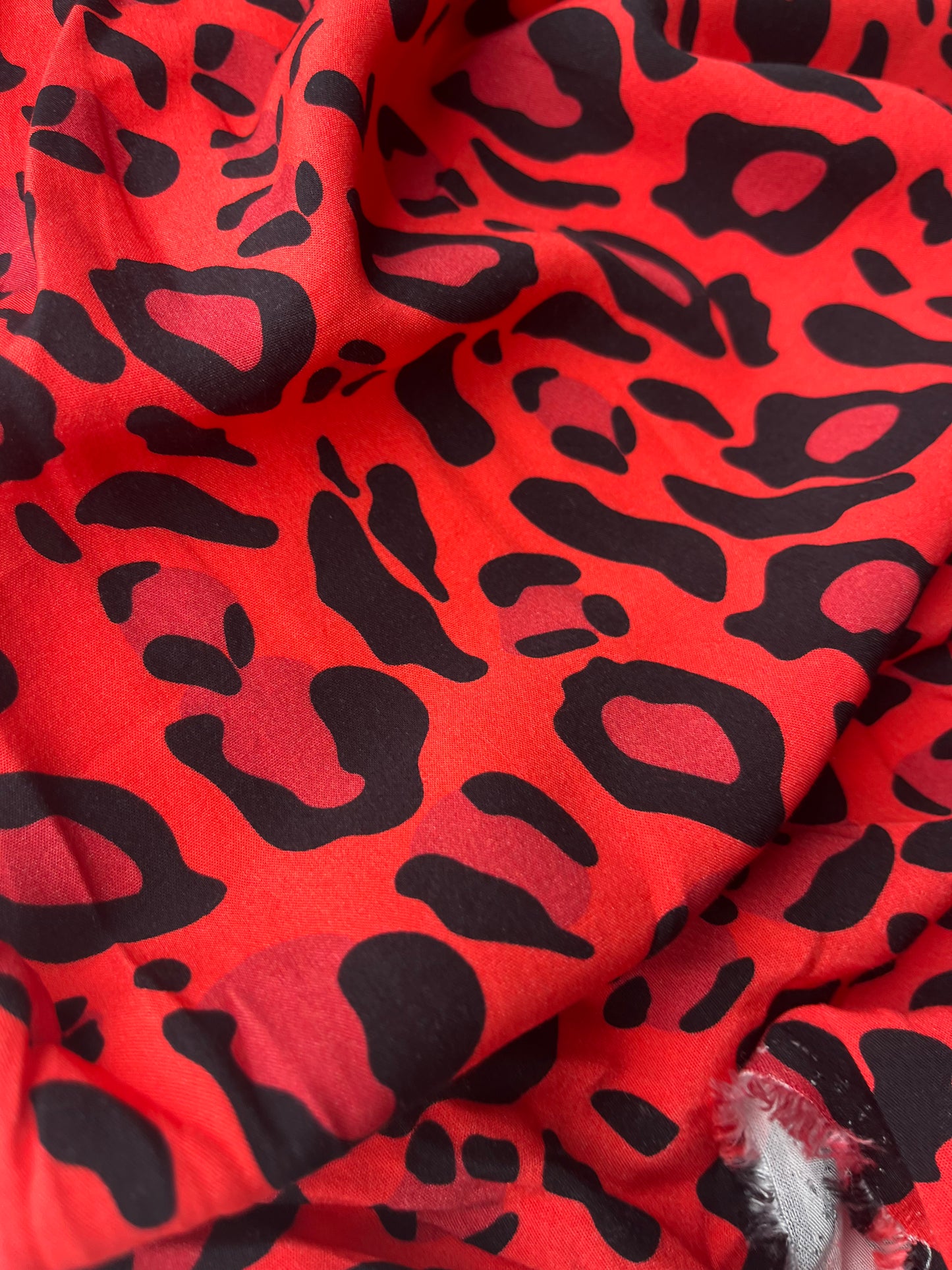 JUNO 023 twill viscose red/black leopard