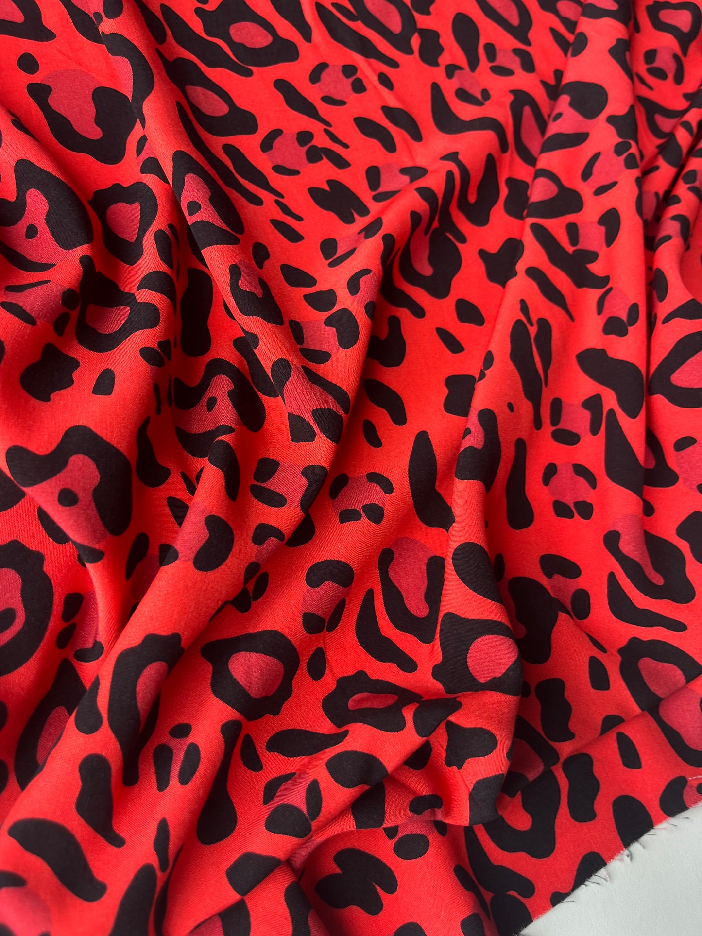 JUNO 023 twill viscose red/black leopard