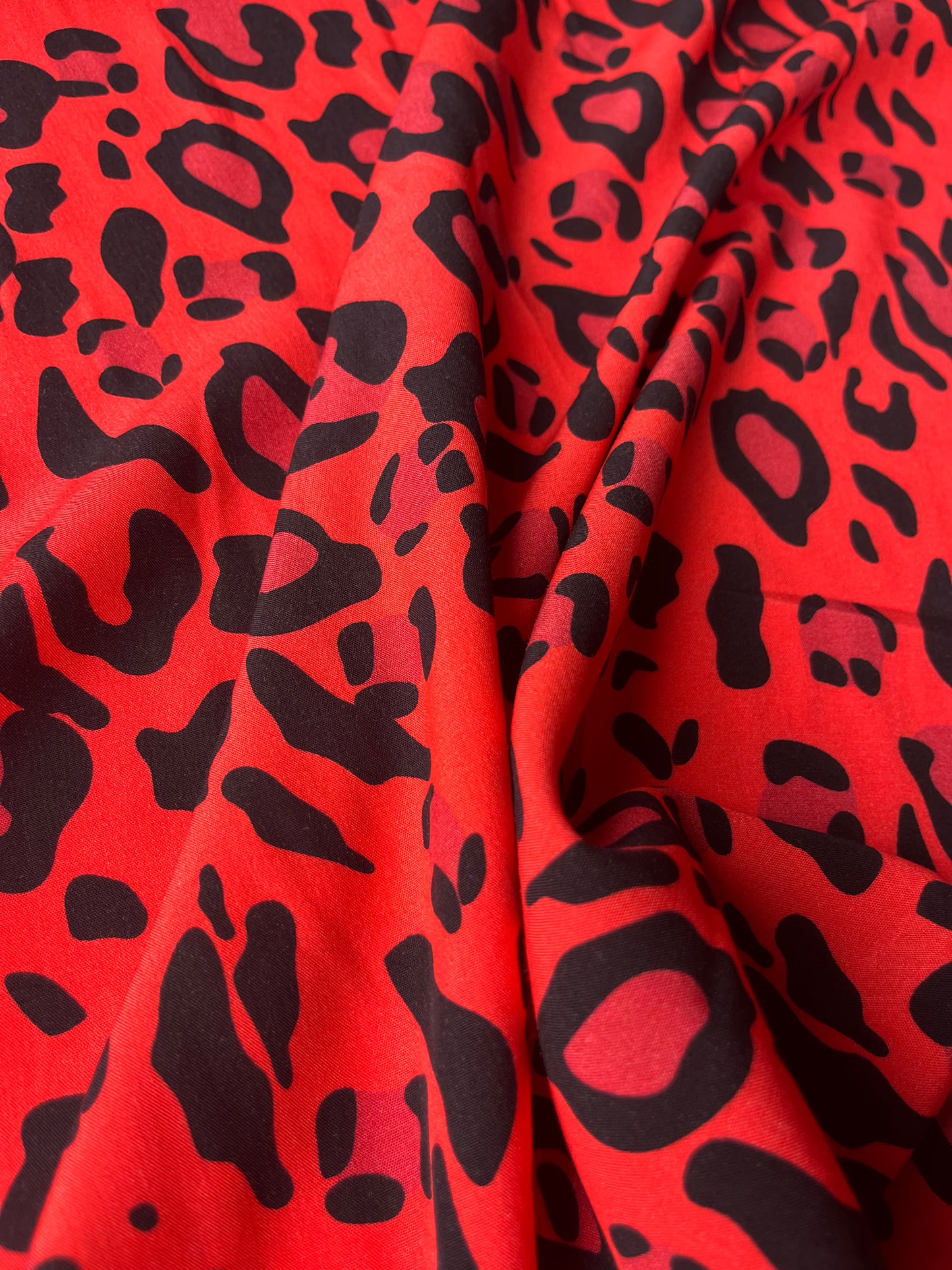 JUNO 023 twill viscose red/black leopard