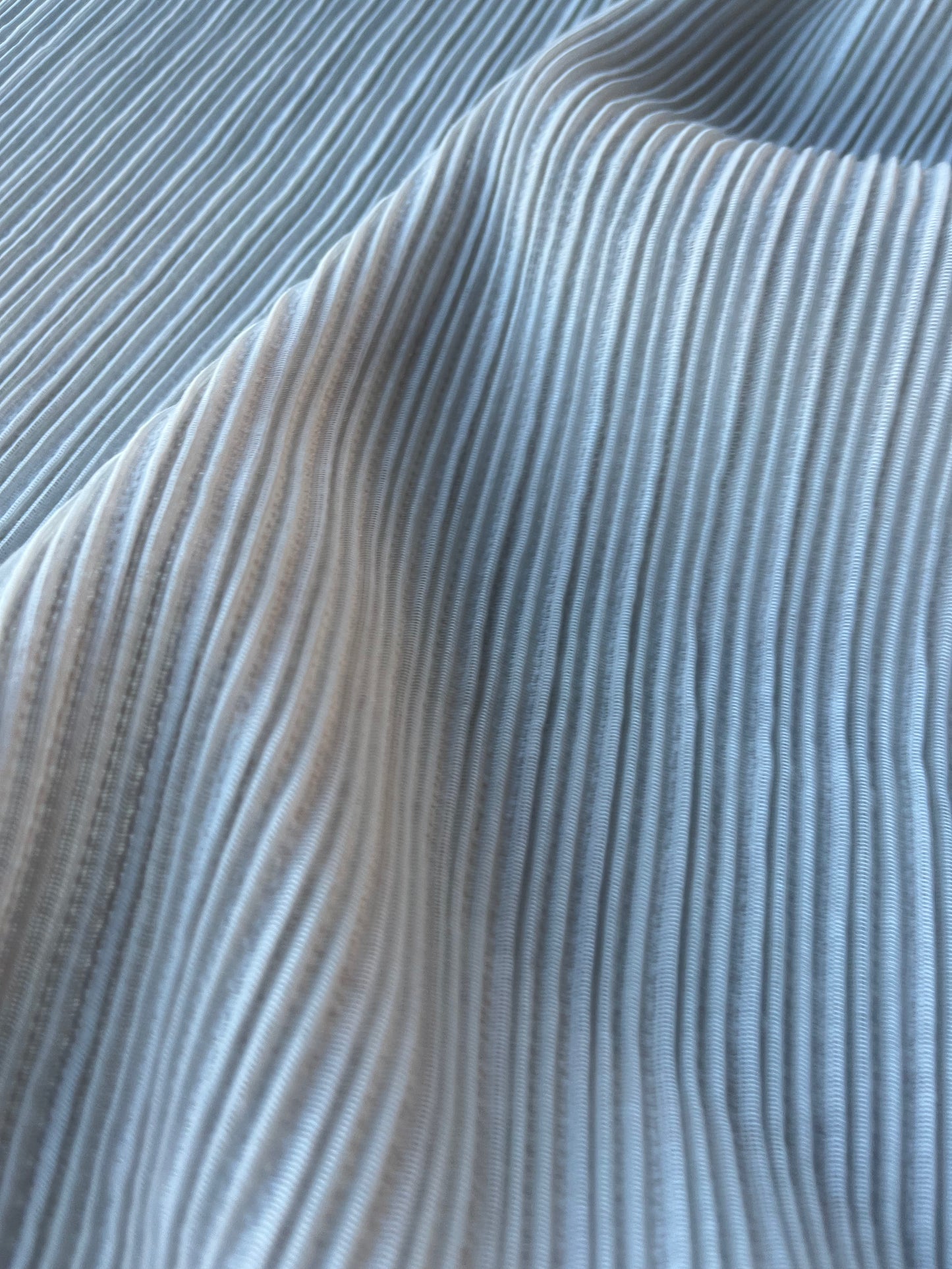JUNO 035 gauze pleated Issey foggy grey