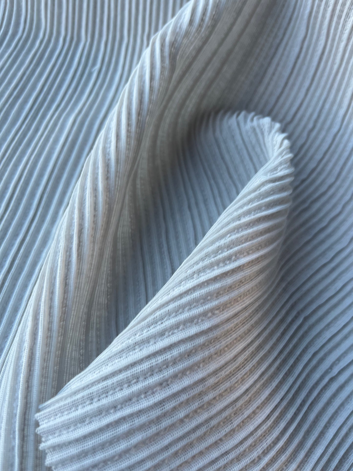 JUNO 035 gauze pleated Issey foggy grey