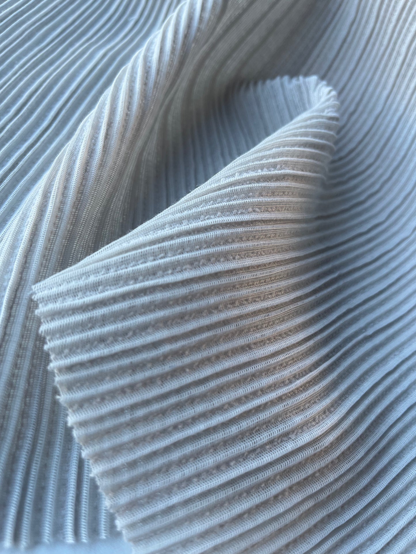 JUNO 035 gauze pleated Issey foggy grey