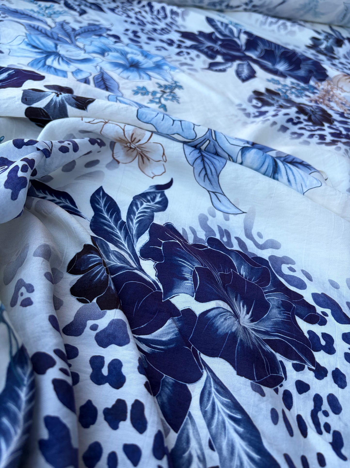AXEL 015 flowers and animals viscose crêpe