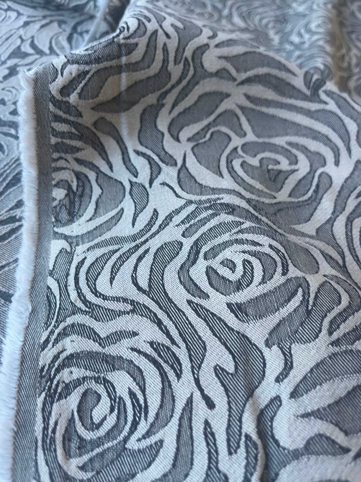 TINA 001 cotton stretch jacquard sand/brown roses