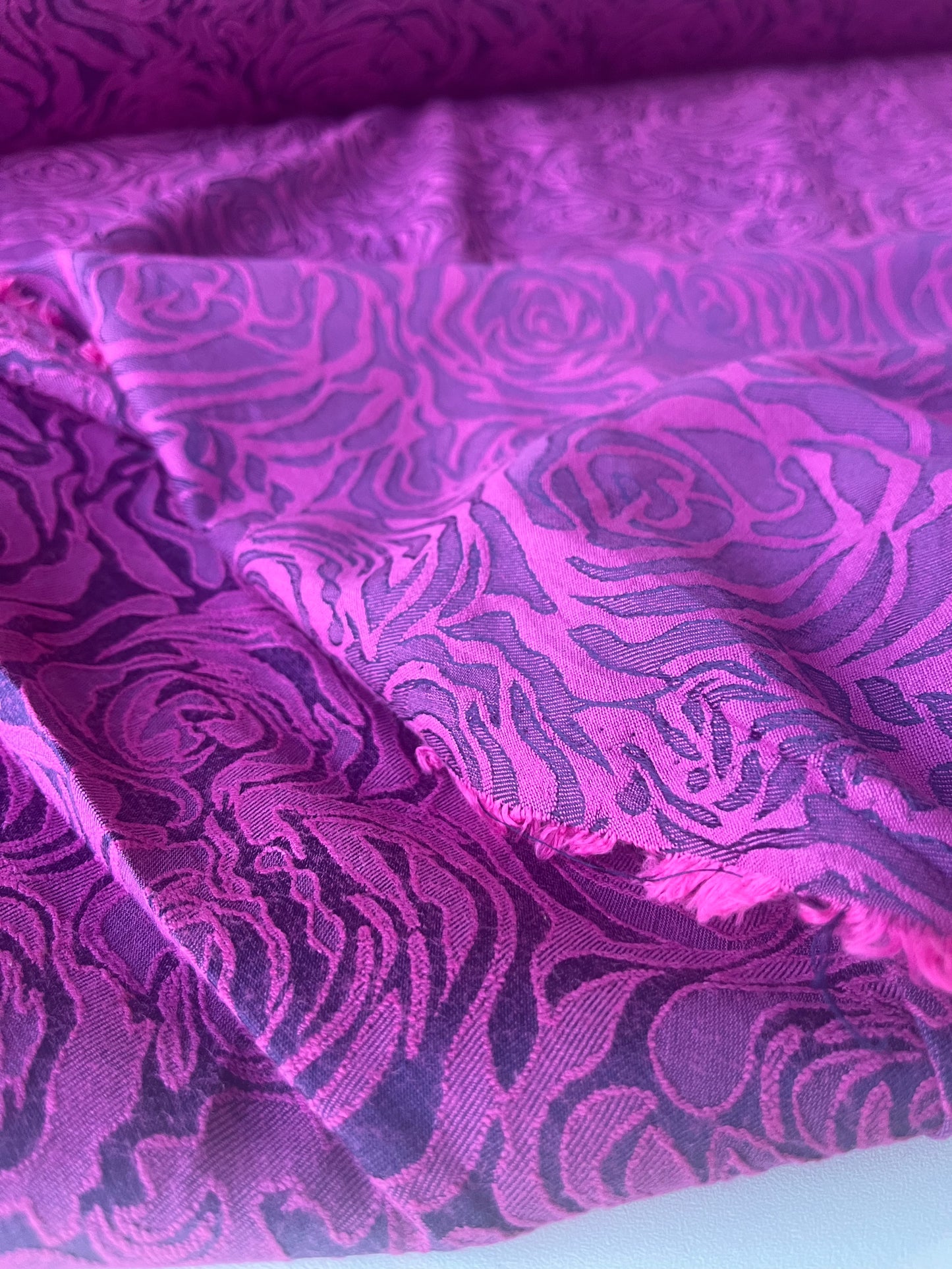 TINA 007 cotton stretch jacquard sfuchsia/navy roses