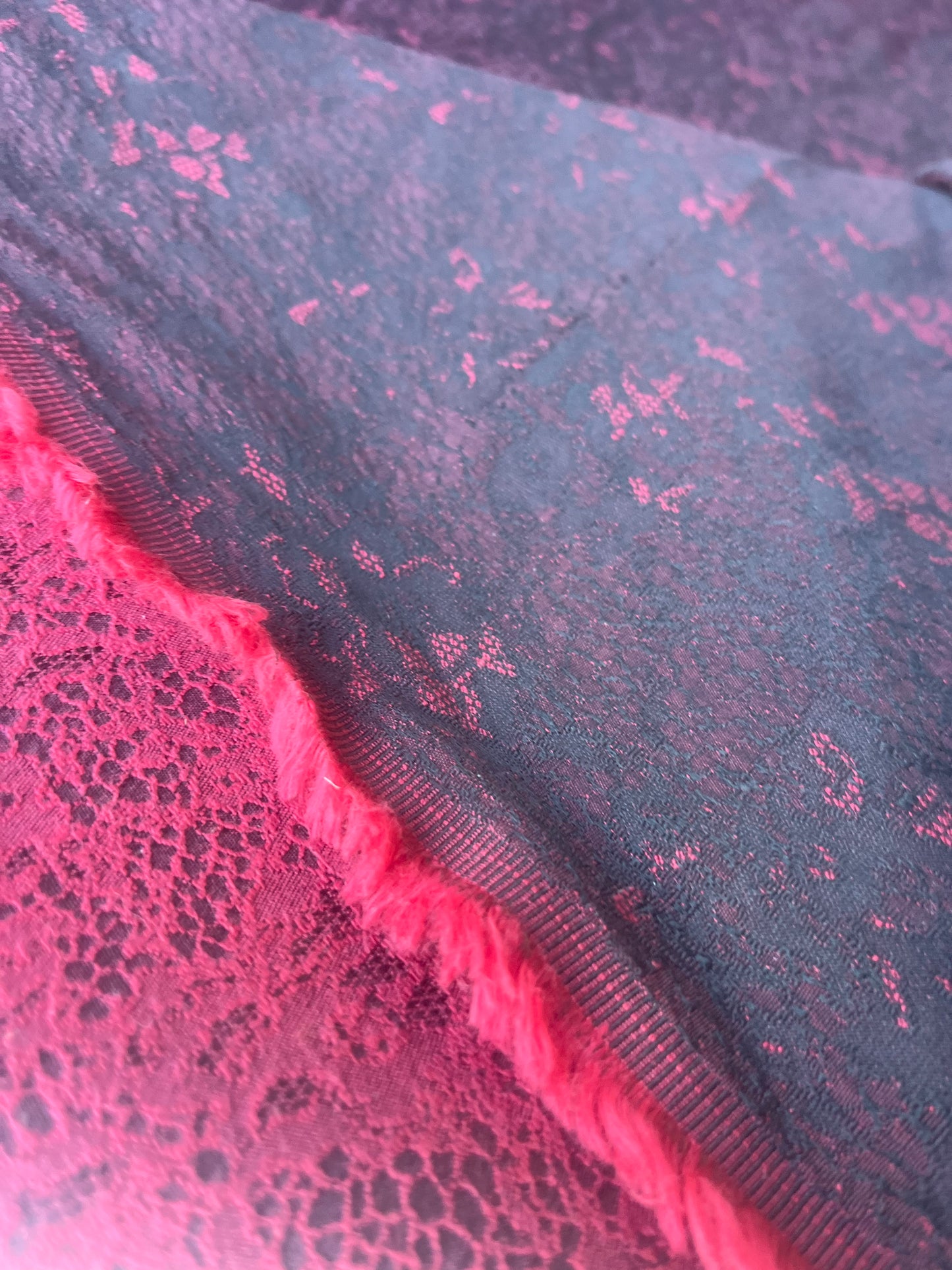 TINA 008 cotton stretch jacquard framboise/black small flower
