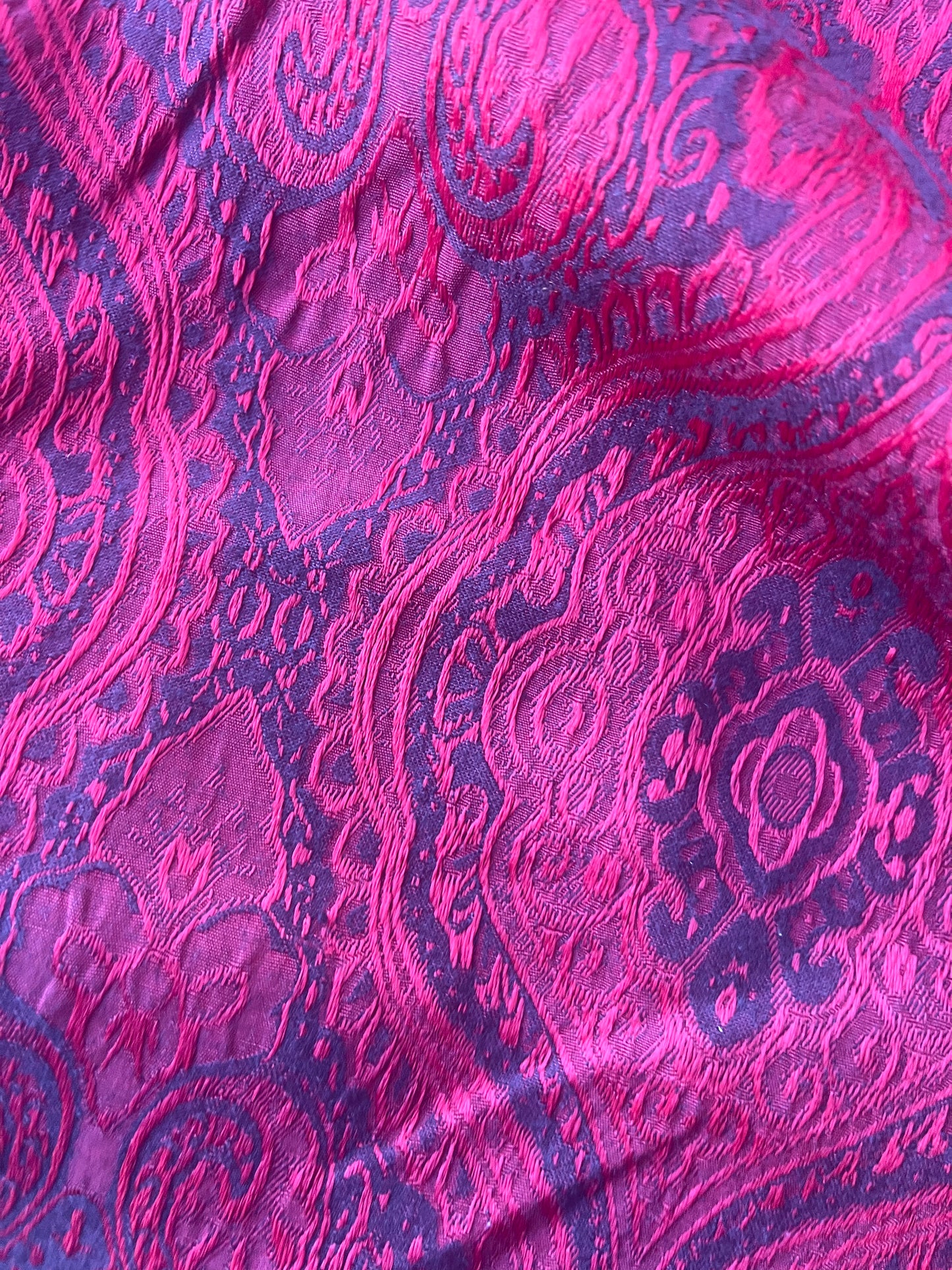 TINA 010 cotton stretch jacquard black/red wallpaper design