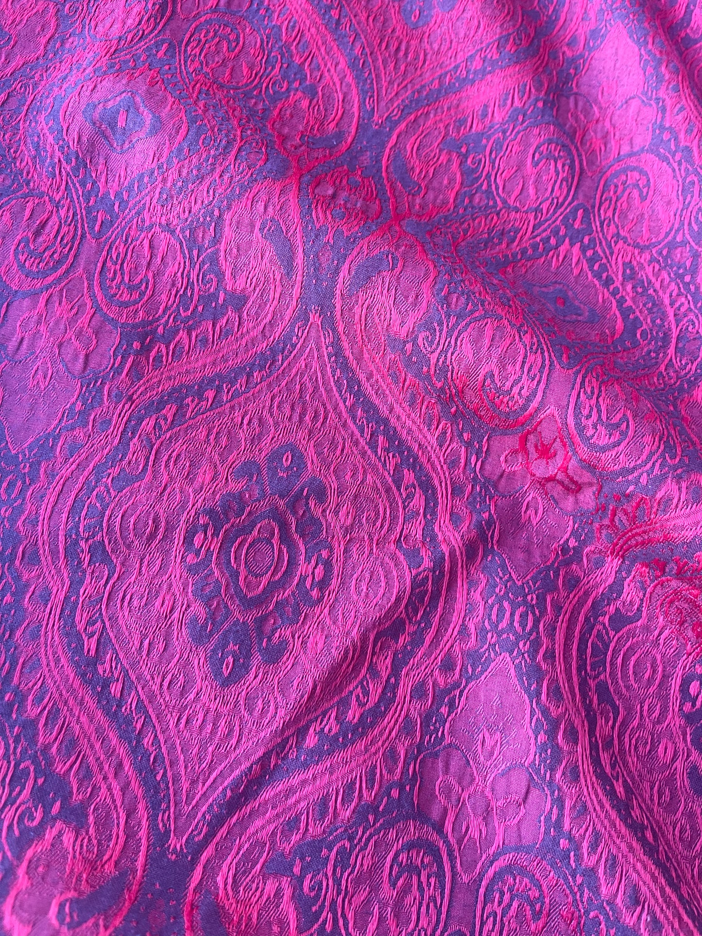 TINA 010 cotton stretch jacquard black/red wallpaper design