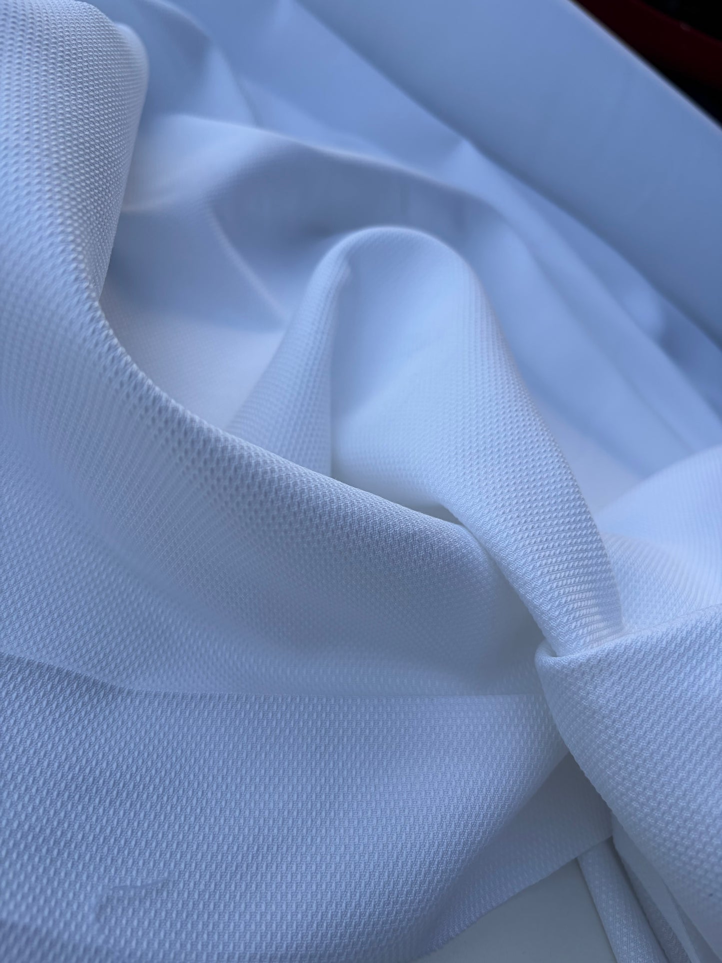 AMI 050 cotton/poly woven piqué white