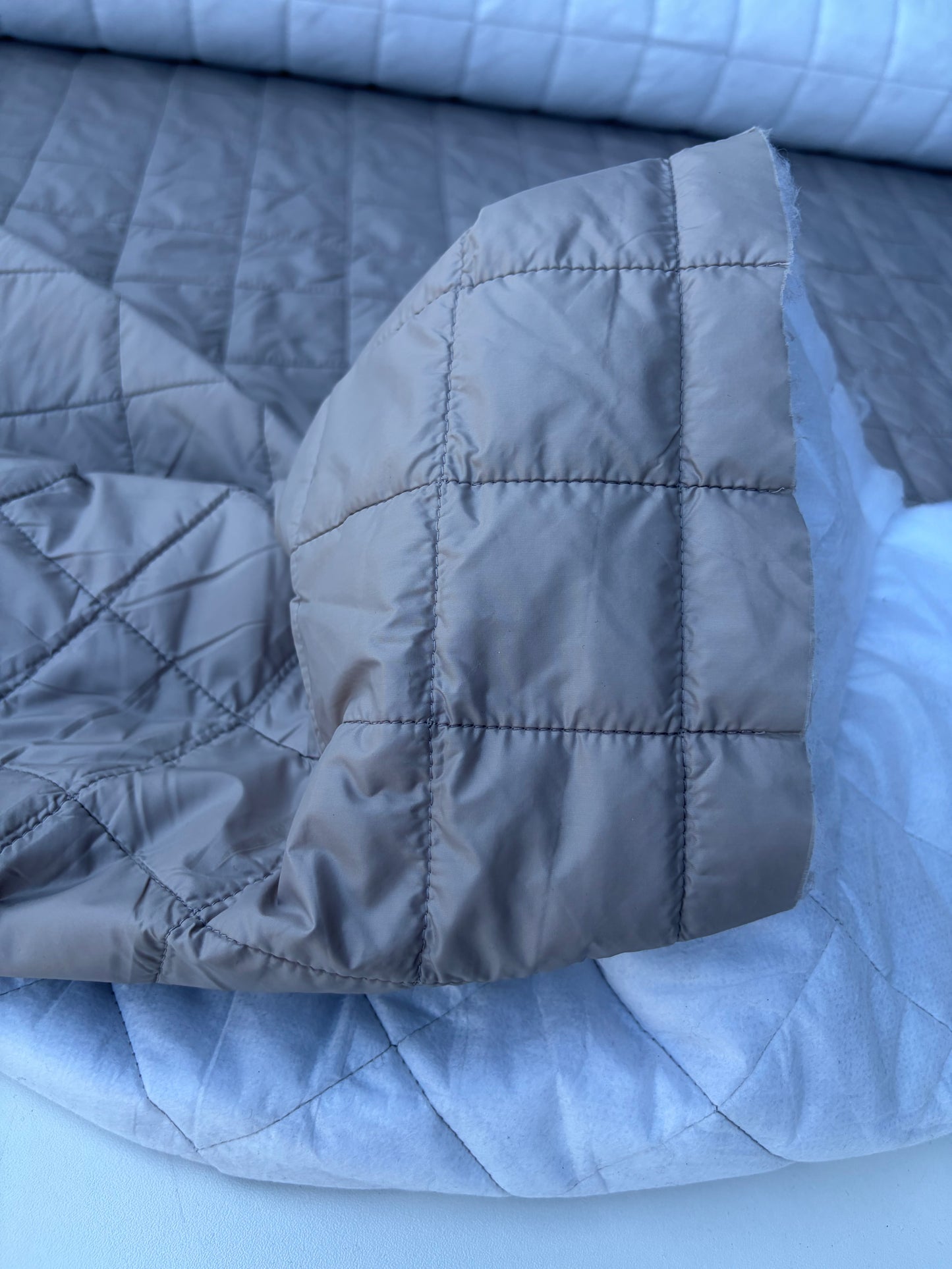 BILLY 020 light quilted fabric greige