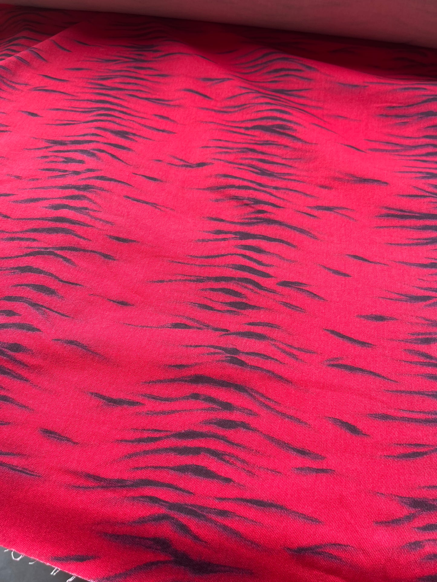 Fatima 007 cotton twill stretch with red/black zebra print