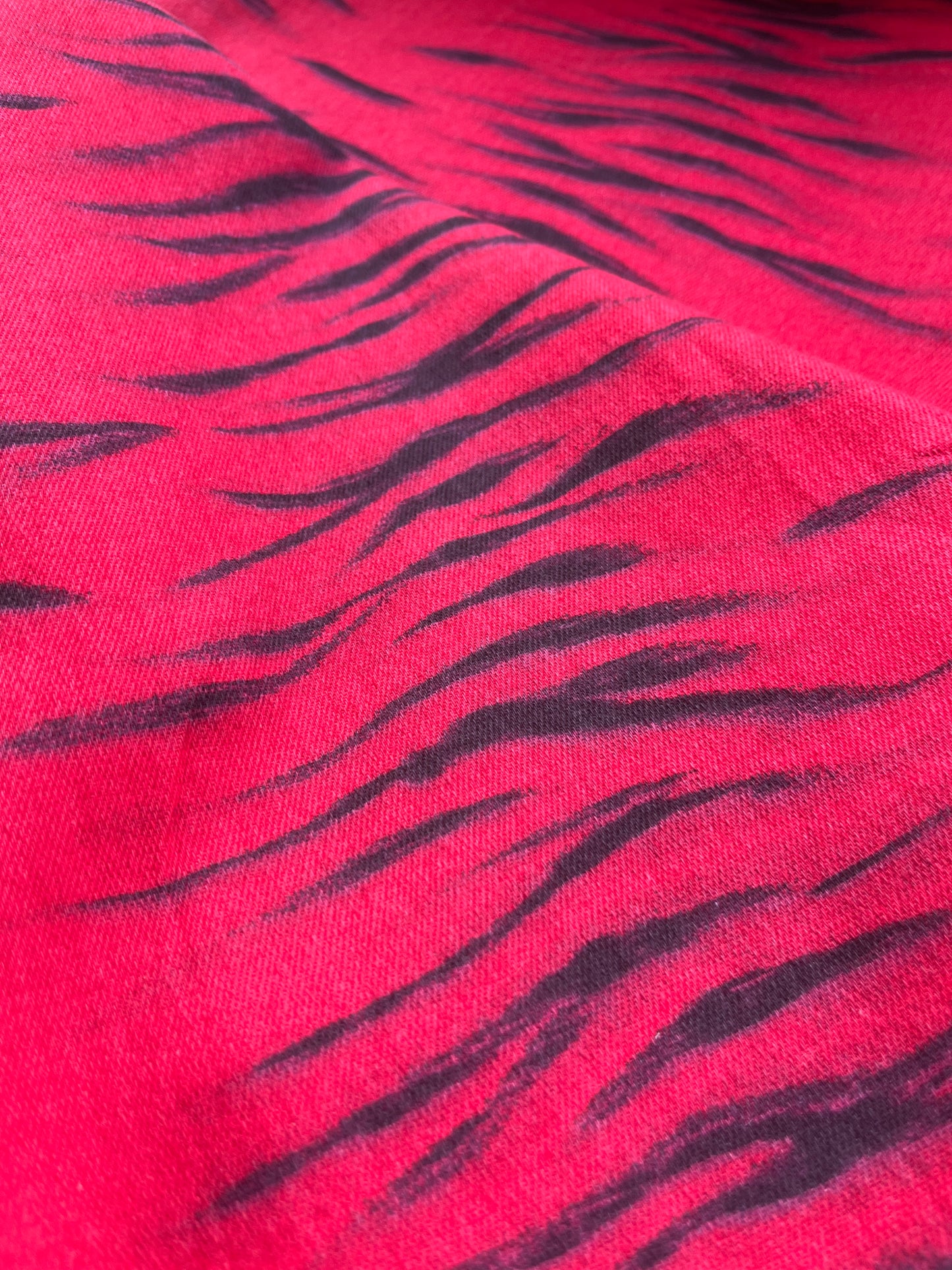 Fatima 007 cotton twill stretch with red/black zebra print