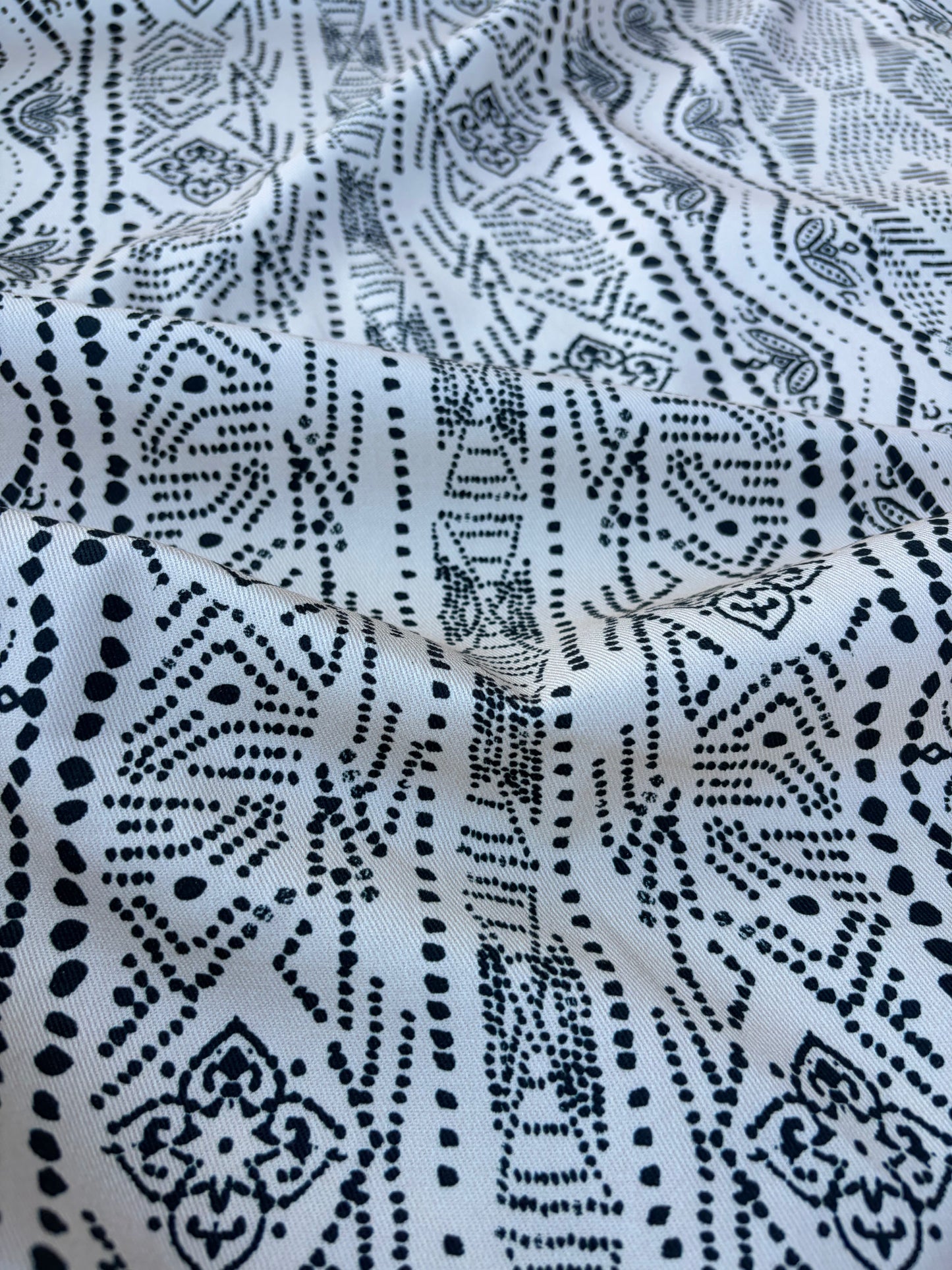 CHARLY 020 cotton twill stretch black/sand ethnical print