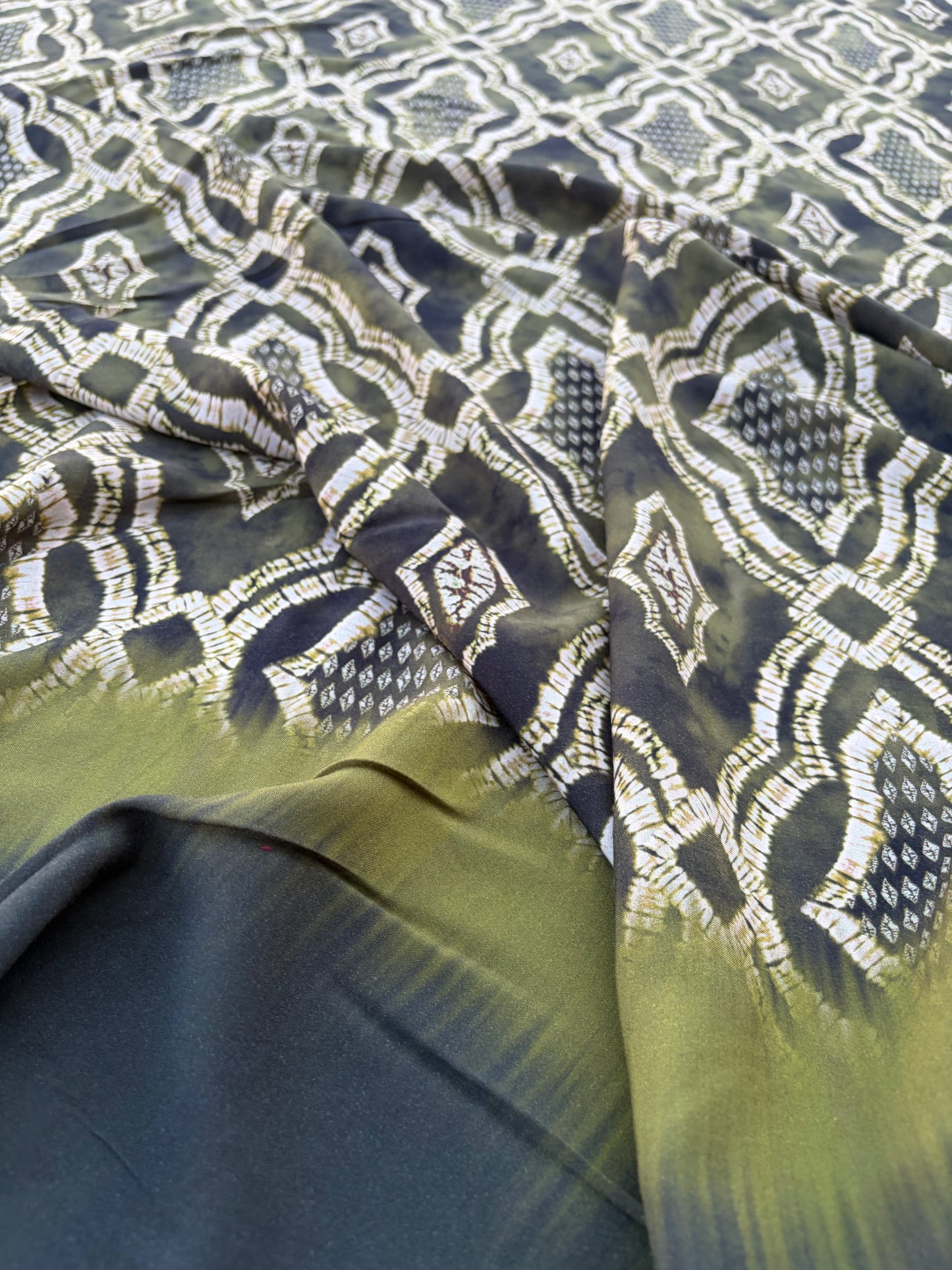 CHARLY 033 khaky/green single border print