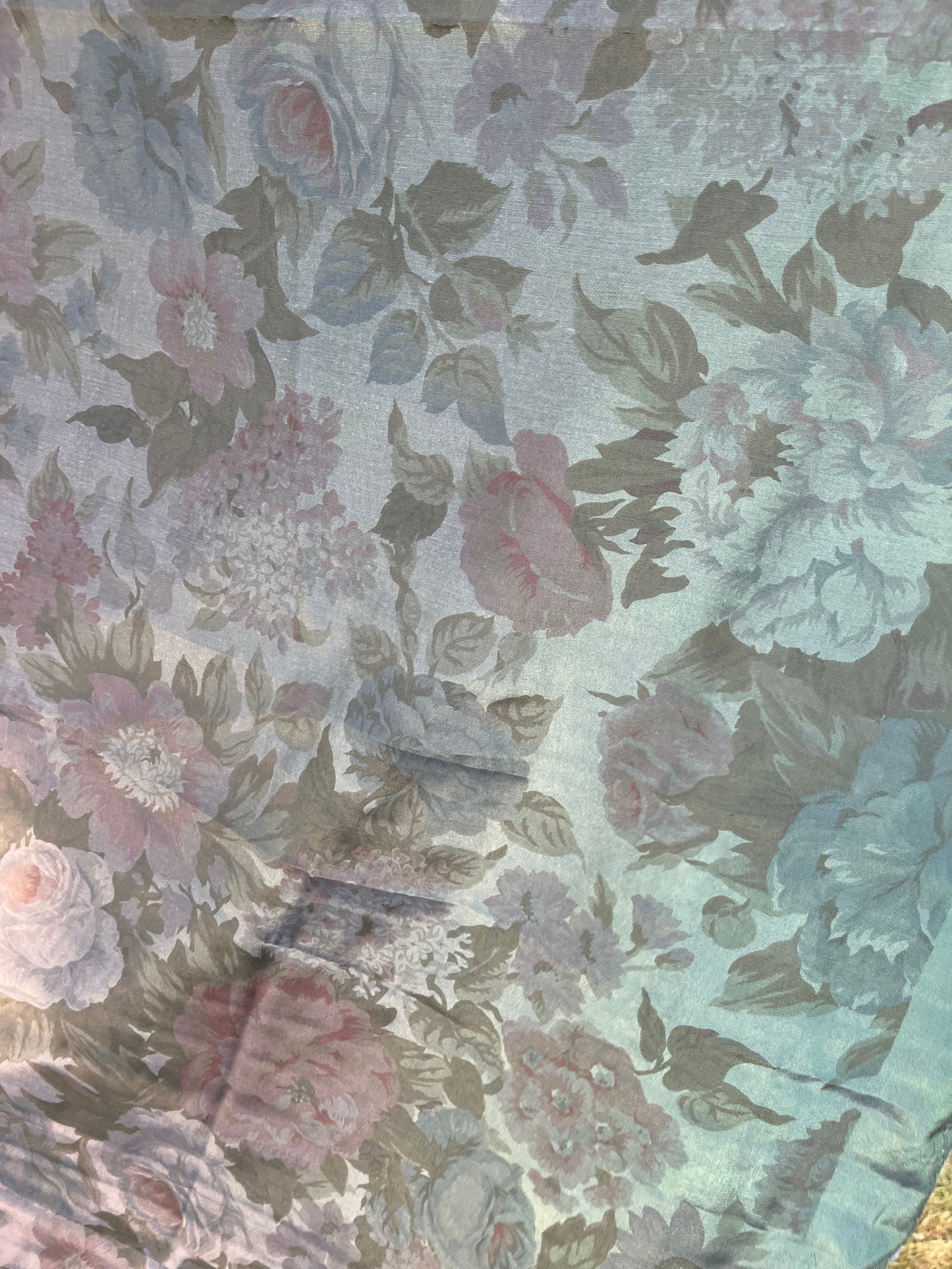 Solstice collection 7 cupro/viscose changeant summer dark flowers