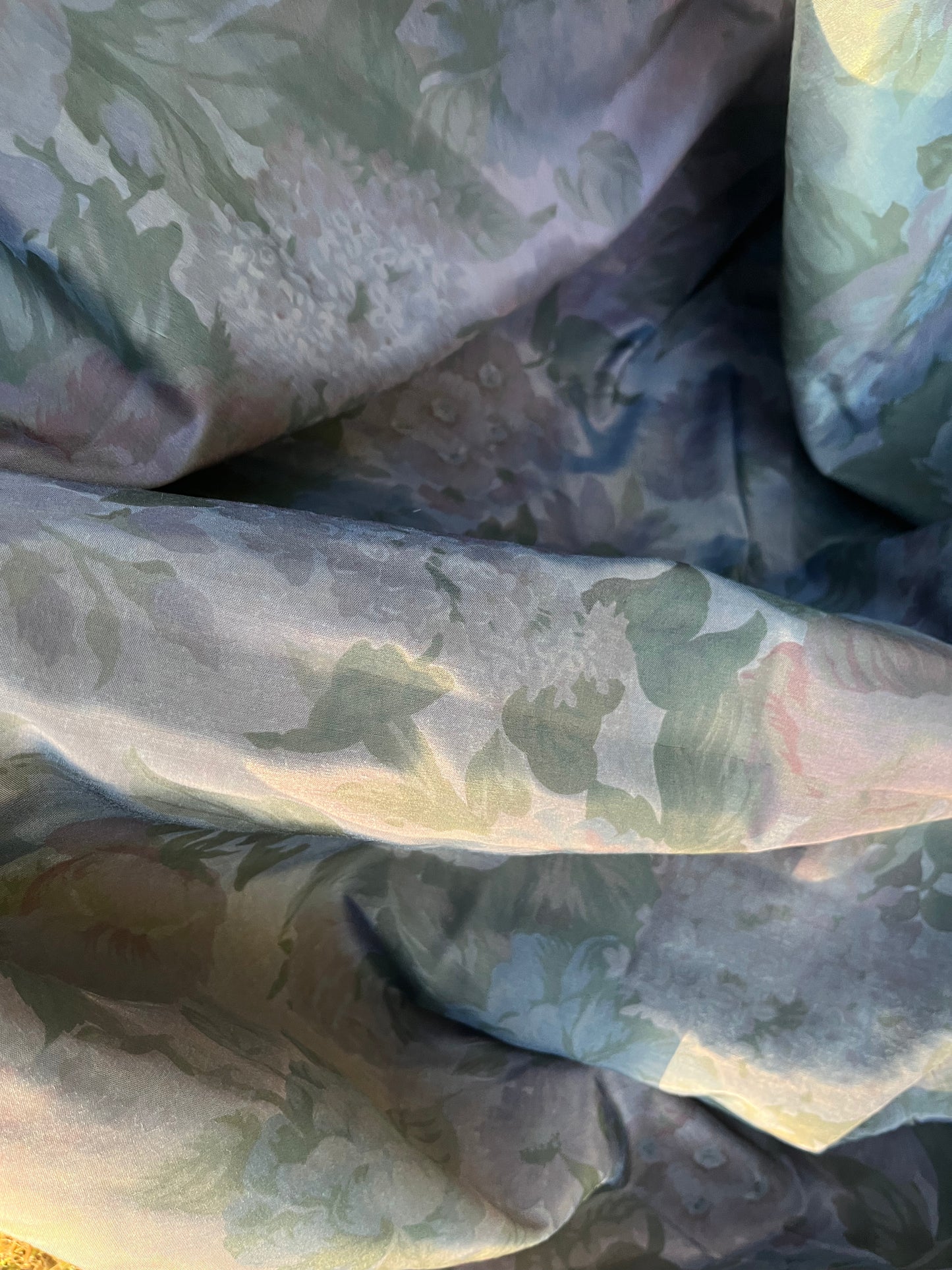Solstice collection 7 cupro/viscose changeant summer dark flowers