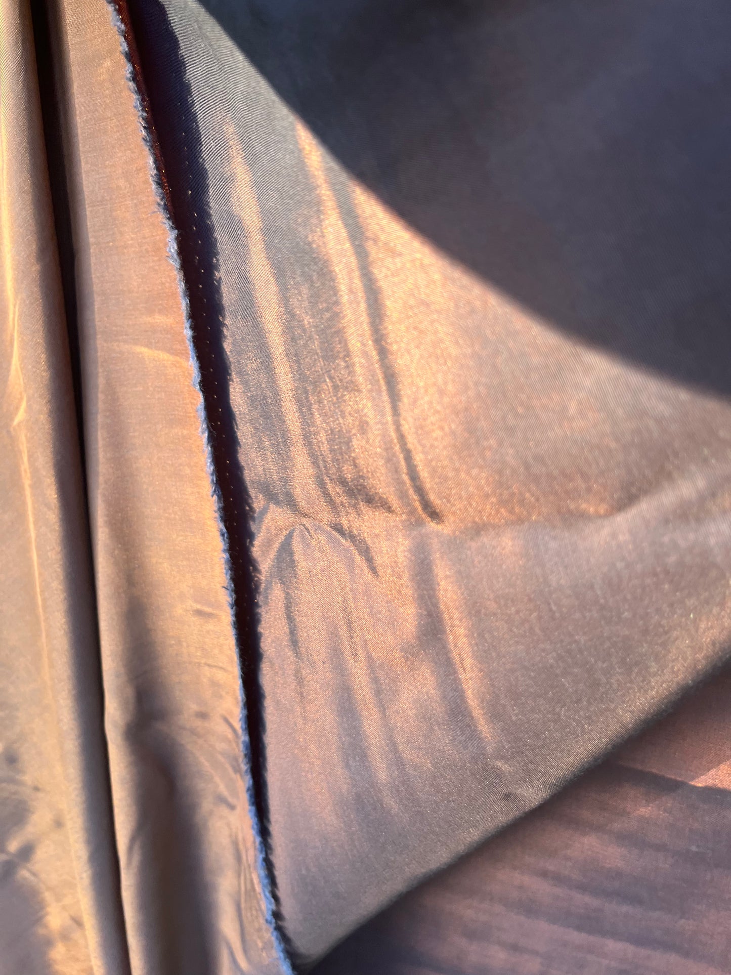 Solstice collection 11 cupro/viscose brown/brique changeant fabric