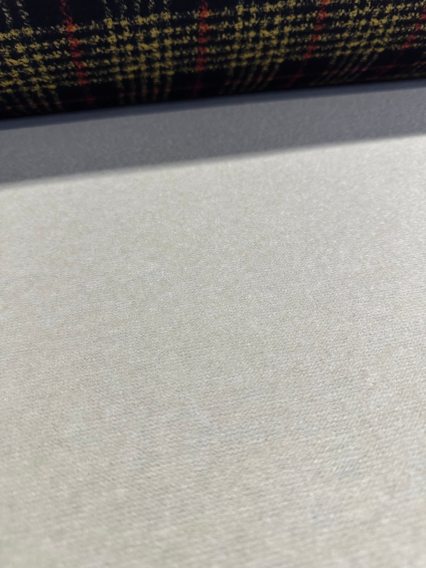 Flip side 215 red yellow black check double face creme