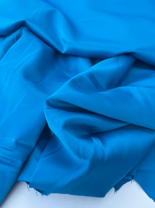 AMOS 013 heavy satin stretch turquoise