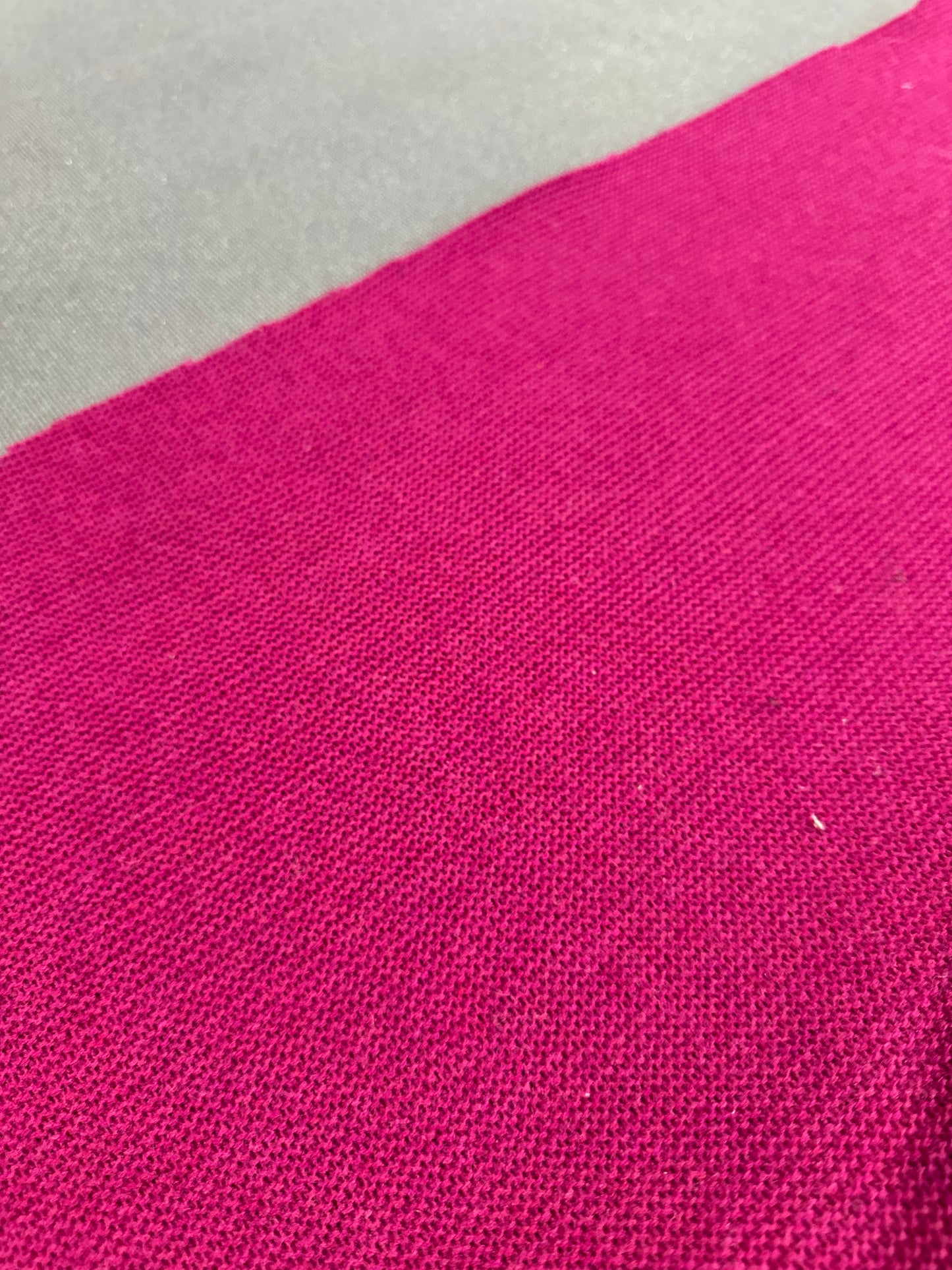 Flip side 380 wool contrecollé Grey/Fuschia cable structure