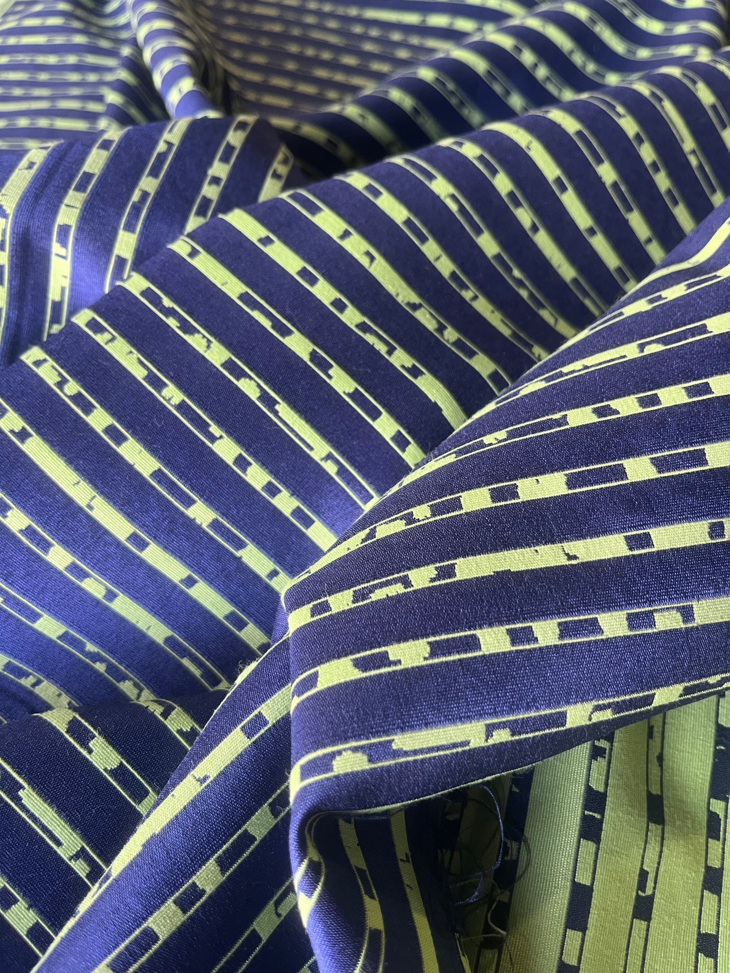 In The Garden 14 stretch jacquard navy/lemon
