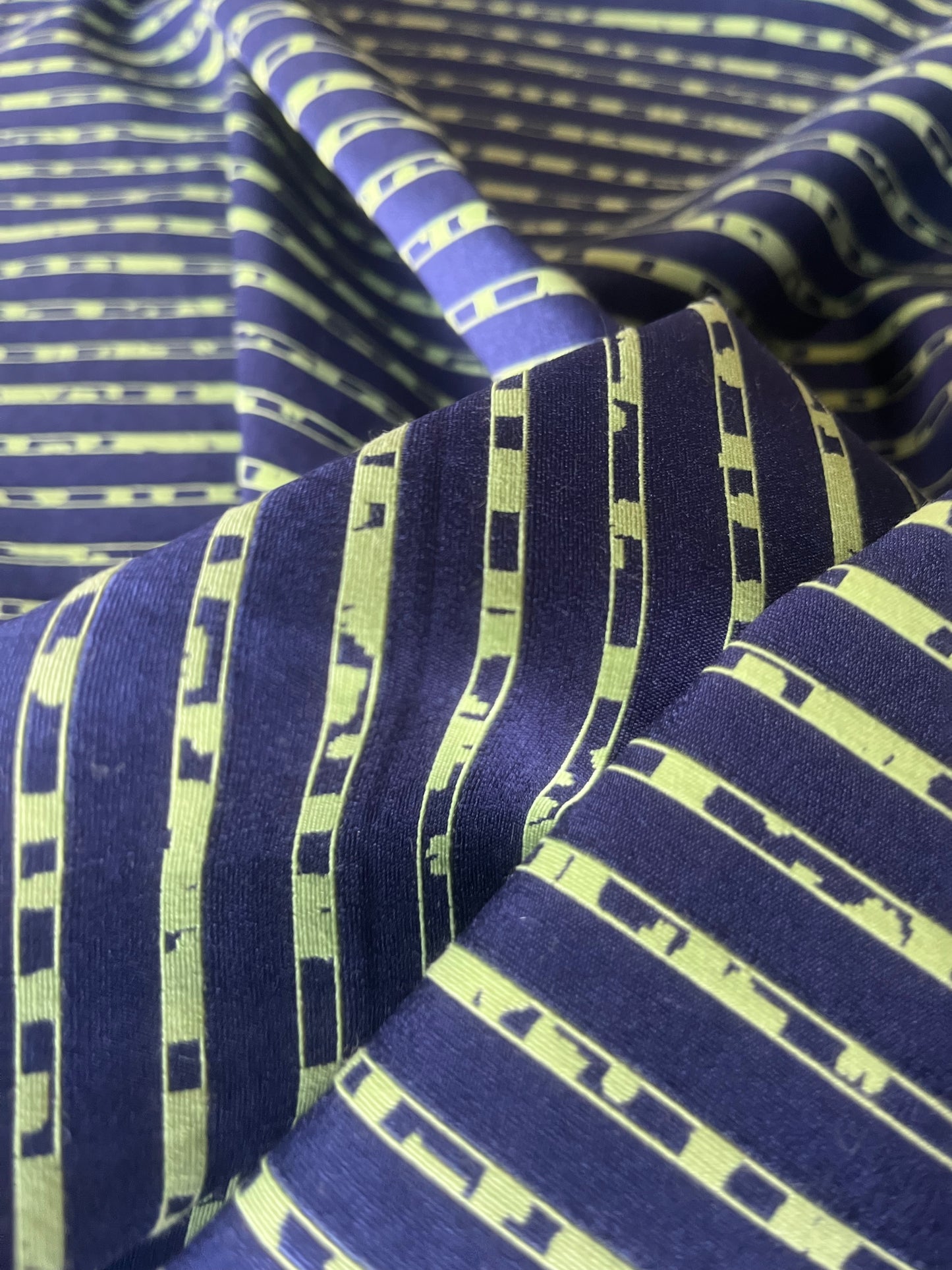 In The Garden 14 stretch jacquard navy/lemon