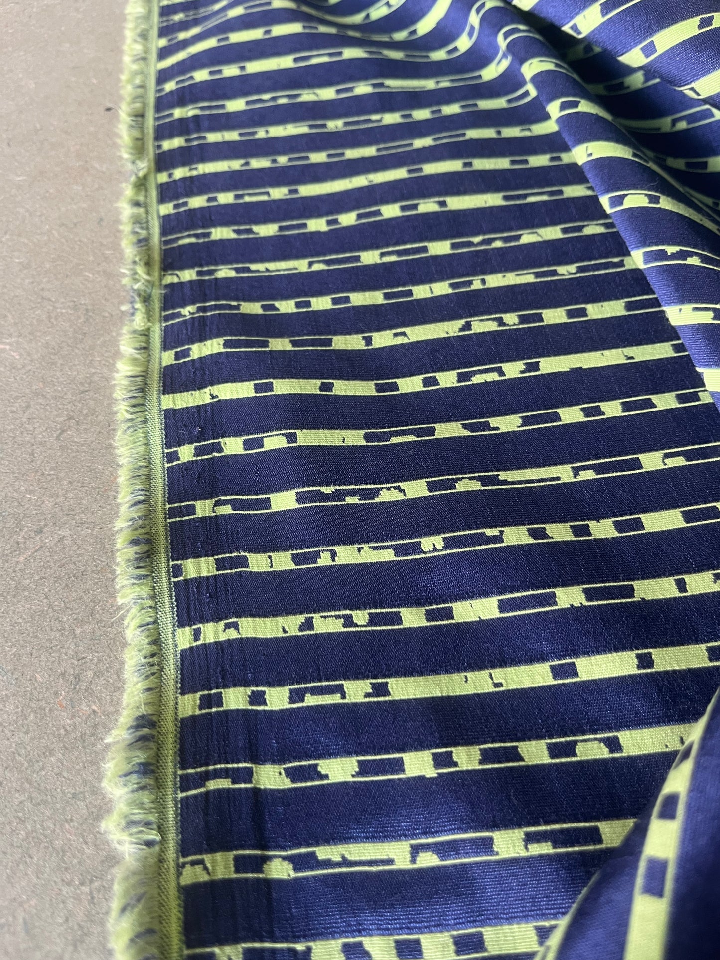 In The Garden 14 stretch jacquard navy/lemon